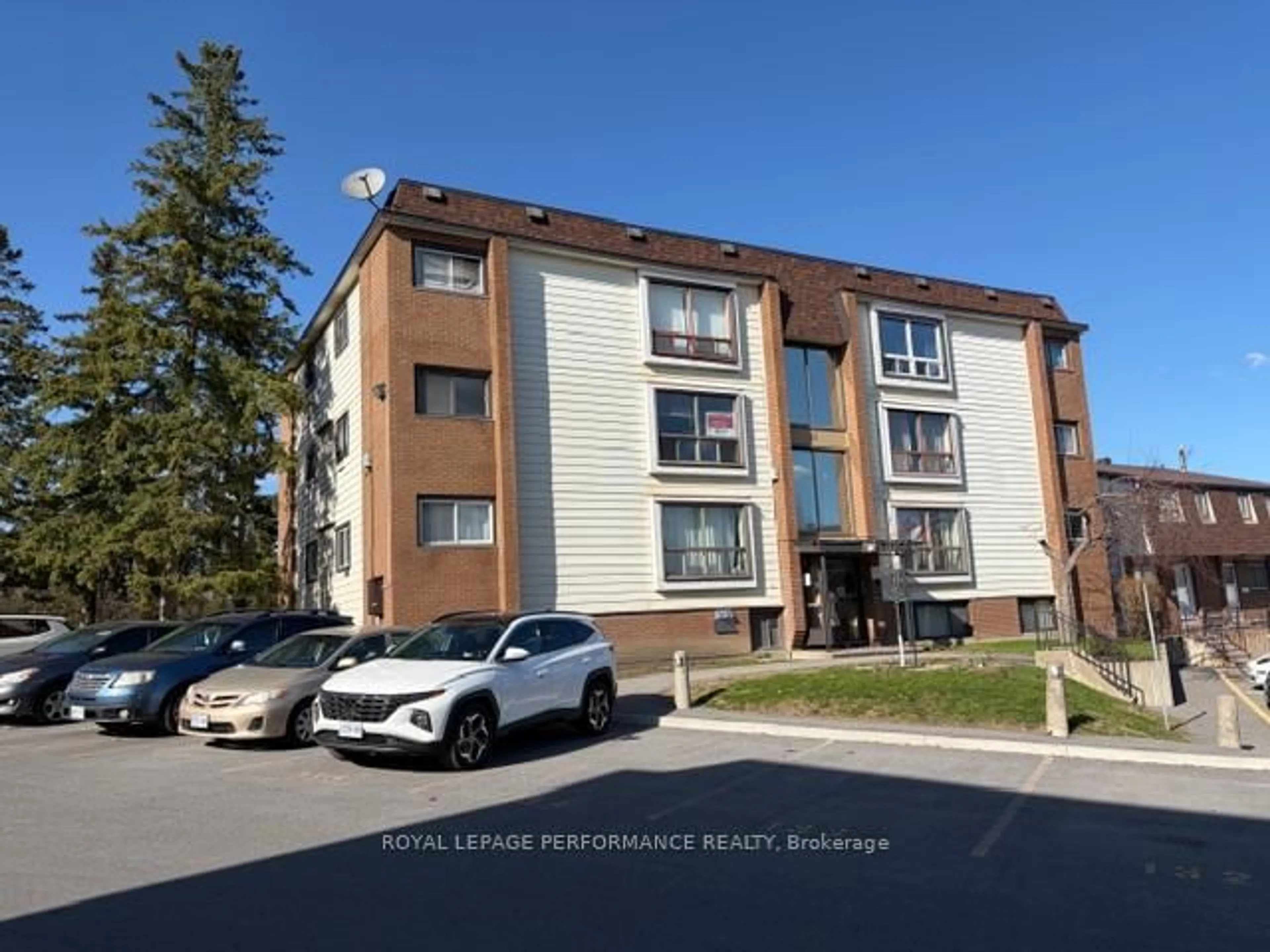 A pic from outside/outdoor area/front of a property/back of a property/a pic from drone, street for 51 Sumac St #8, Ottawa Ontario K1J 7T7