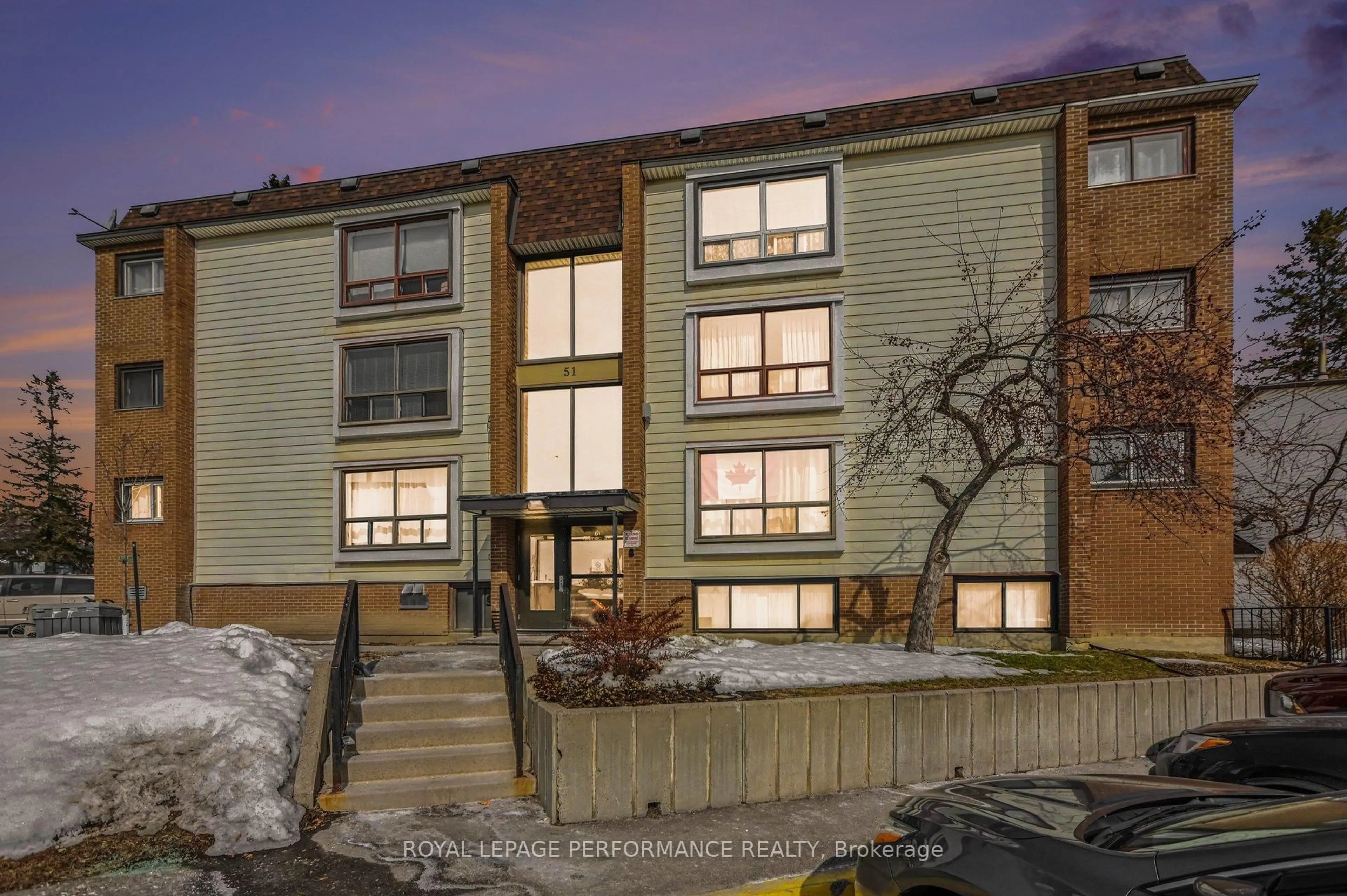 A pic from outside/outdoor area/front of a property/back of a property/a pic from drone, unknown for 51 Sumac St #8, Ottawa Ontario K1J 7T7