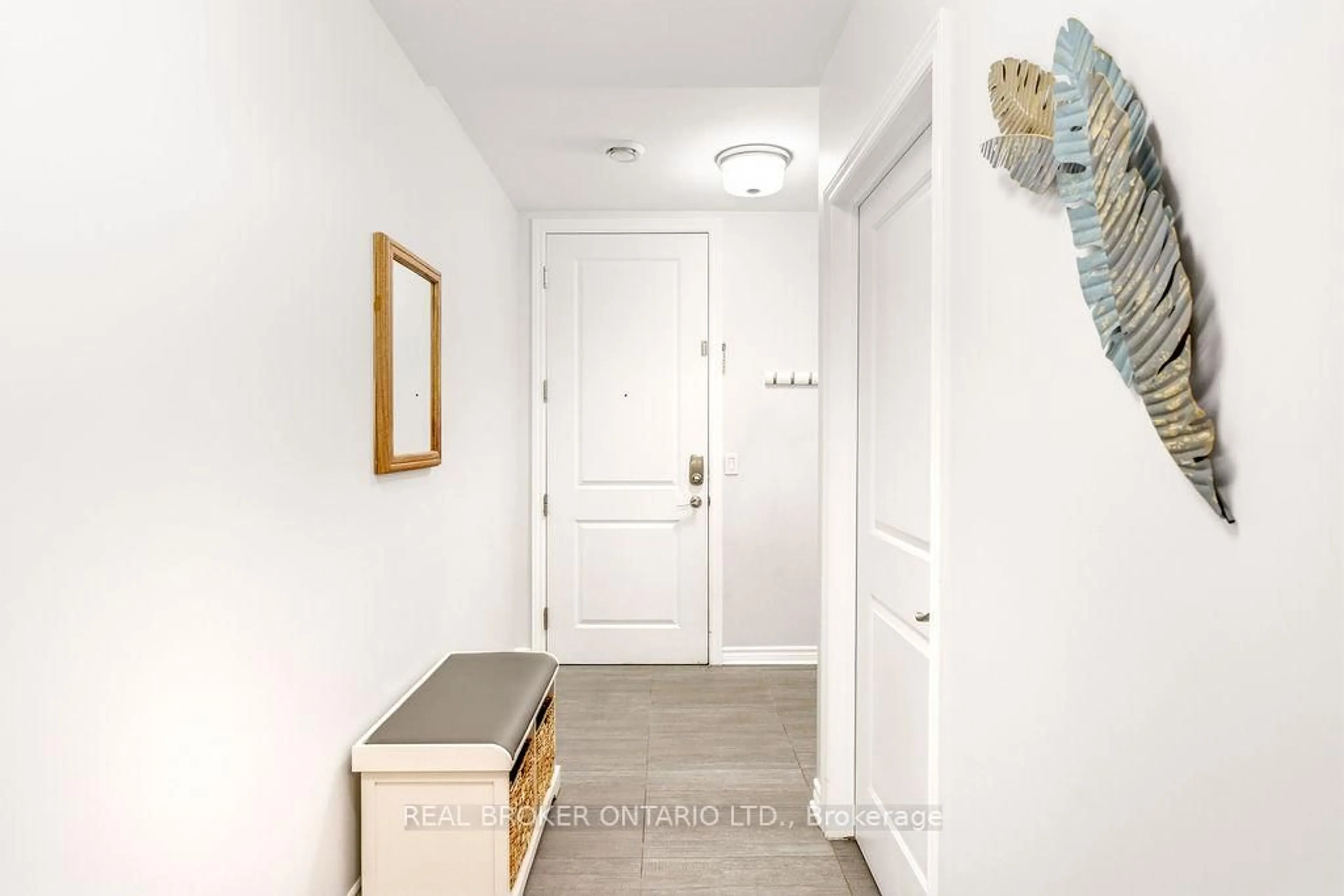 Indoor entryway for 200 Equinox Dr #206, Russell Ontario K6A 2R2