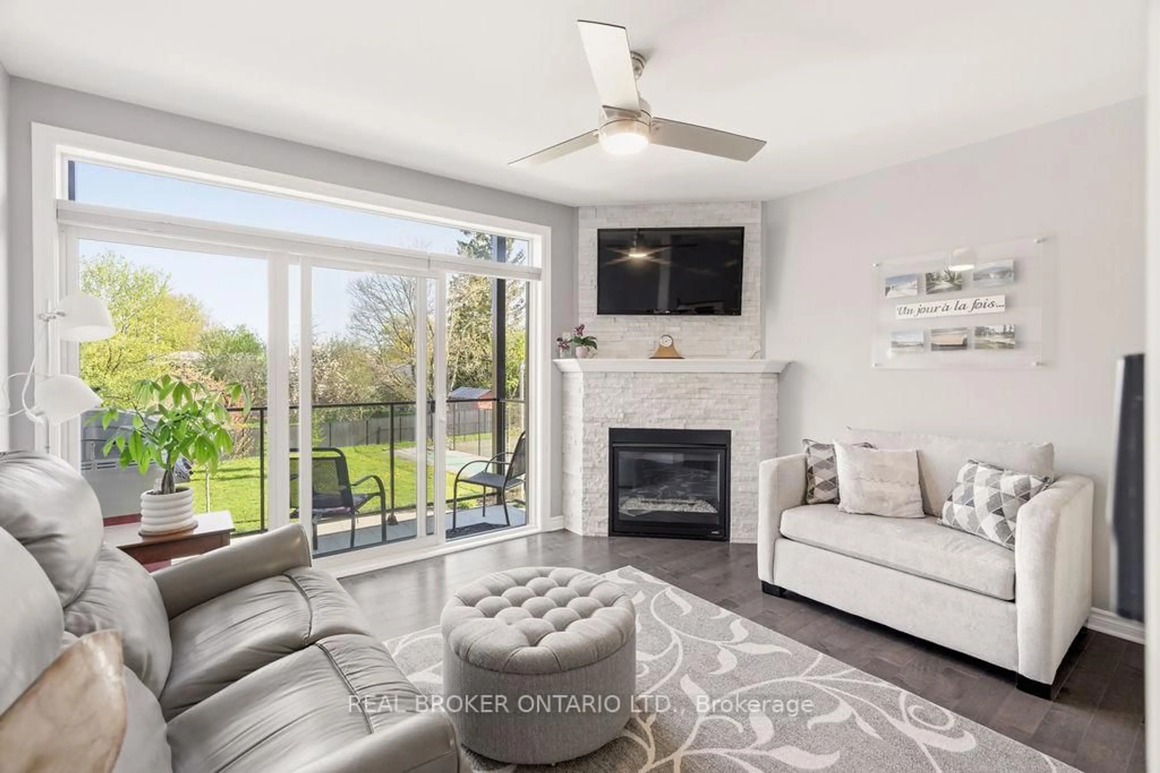 Living room with furniture, unknown for 200 Equinox Dr #206, Russell Ontario K6A 2R2