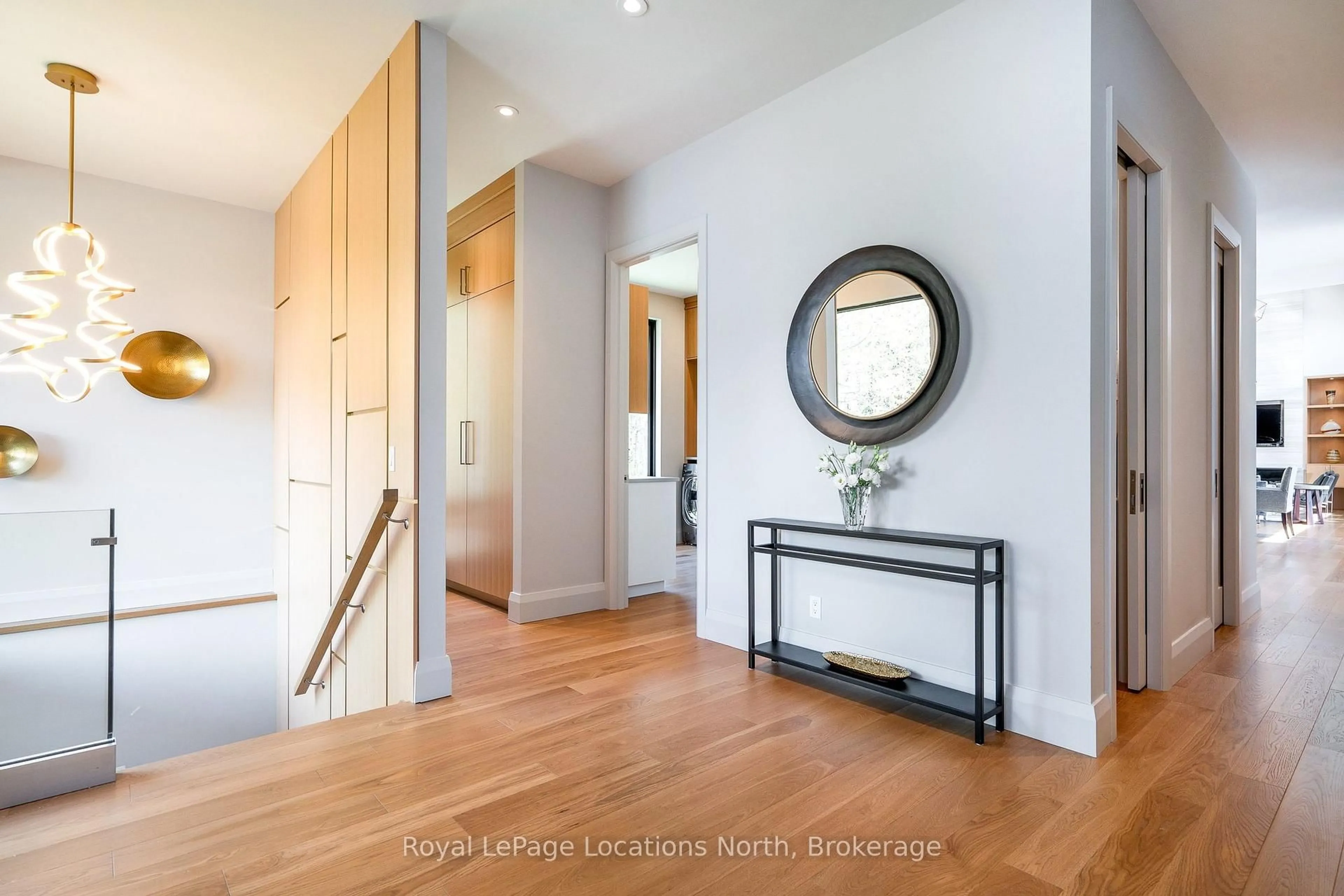 Indoor entryway for 110 Pheasant Ru, Blue Mountains Ontario N0H 2P0