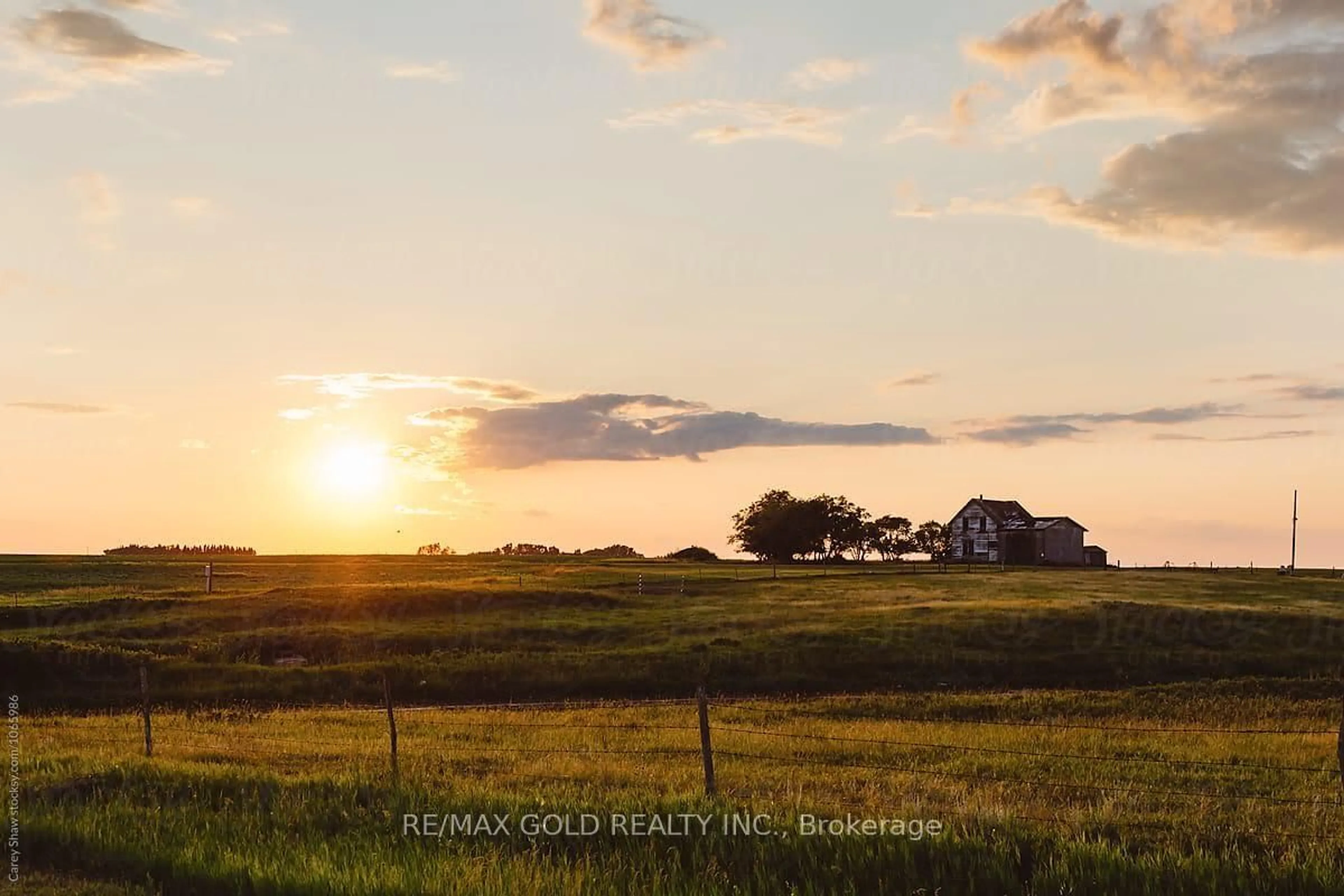 Blurry image for 934284 Airport Rd, Mono Ontario L9W 2Y8