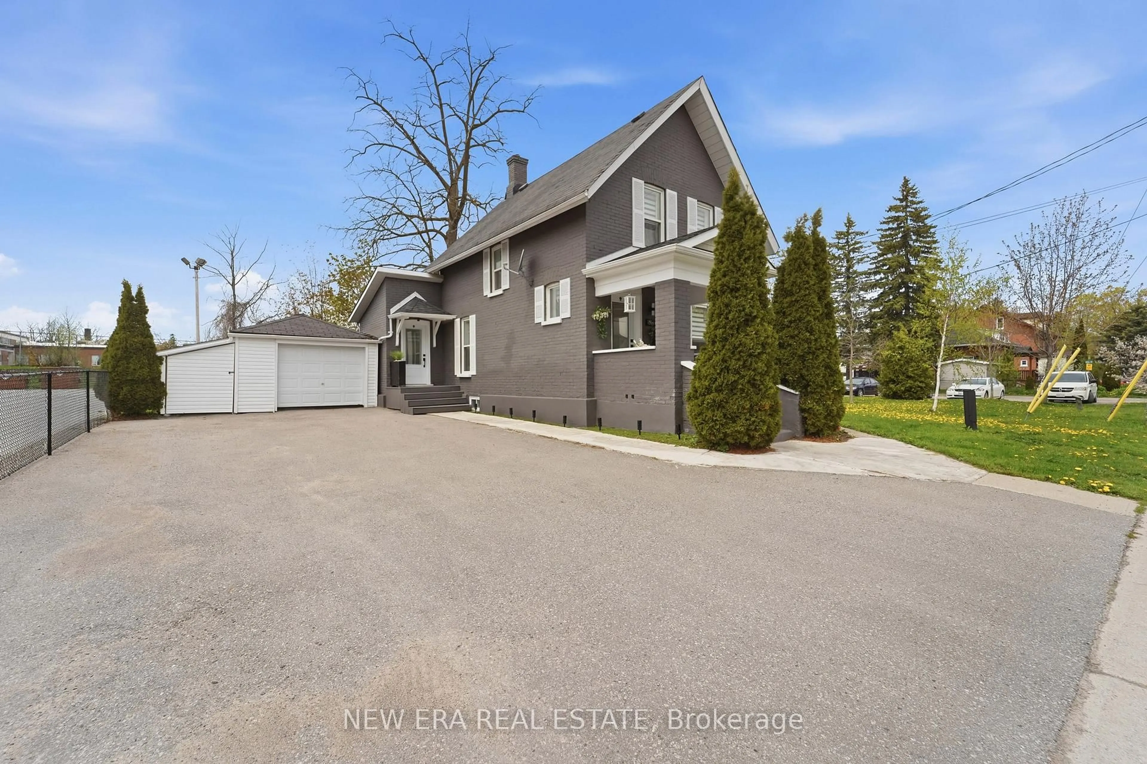 A pic from outside/outdoor area/front of a property/back of a property/a pic from drone, street for 11 Albert St, Kawartha Lakes Ontario K9V 4J3