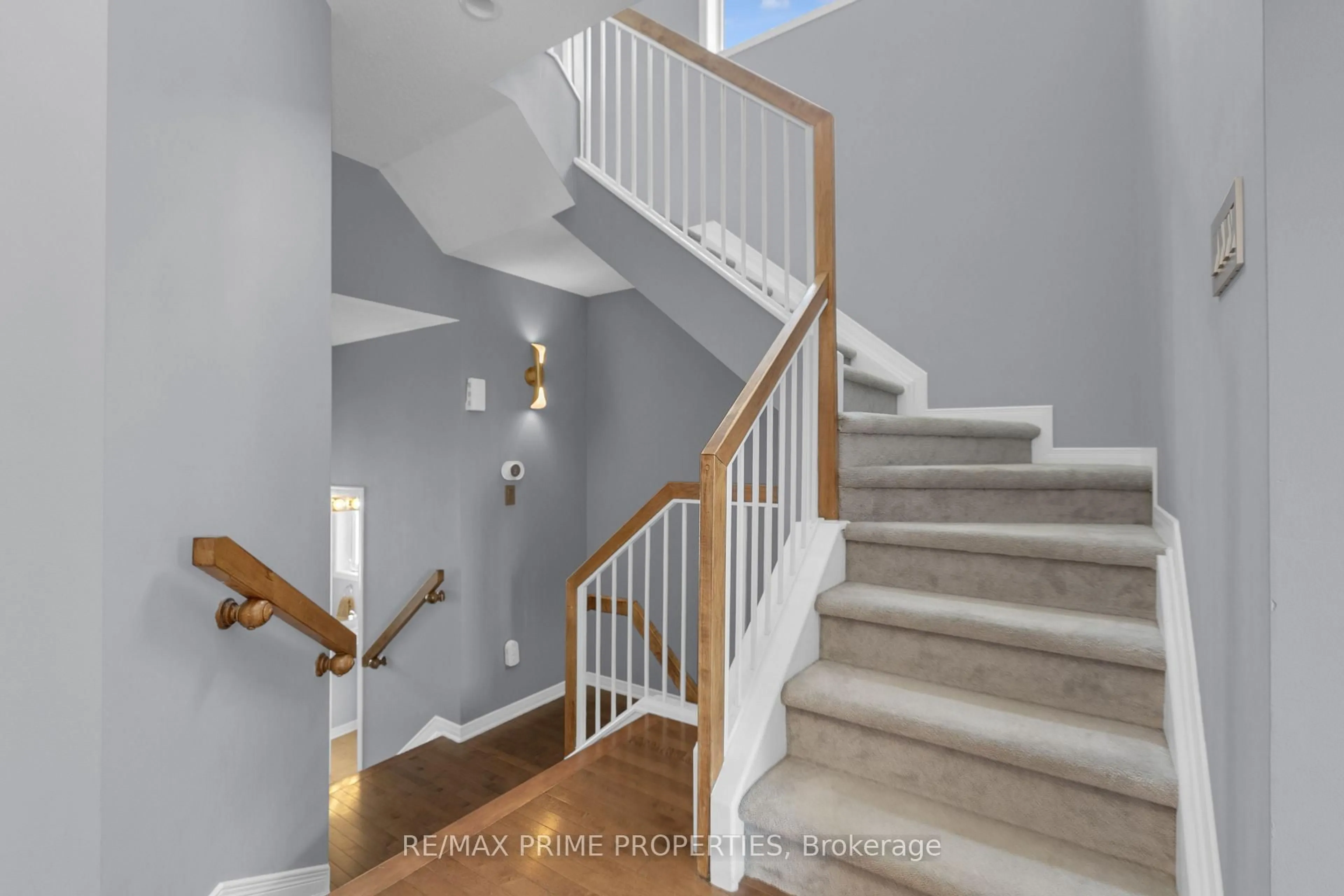 Stairs for 103 FREEPORT Dr, Ottawa Ontario K2M 0A8