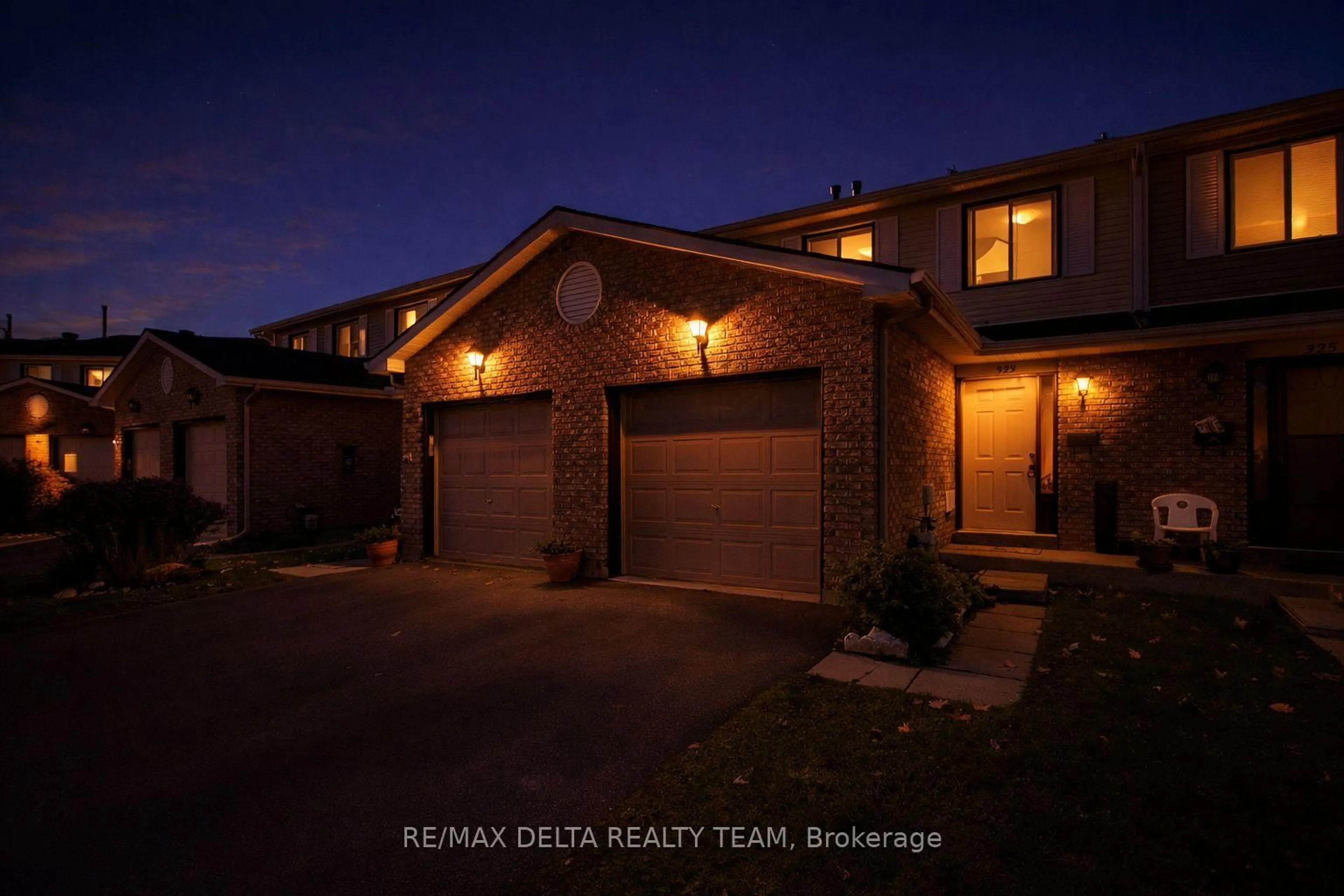 Unknown for 323 Monica Cres #8, Ottawa Ontario K1E 3N6