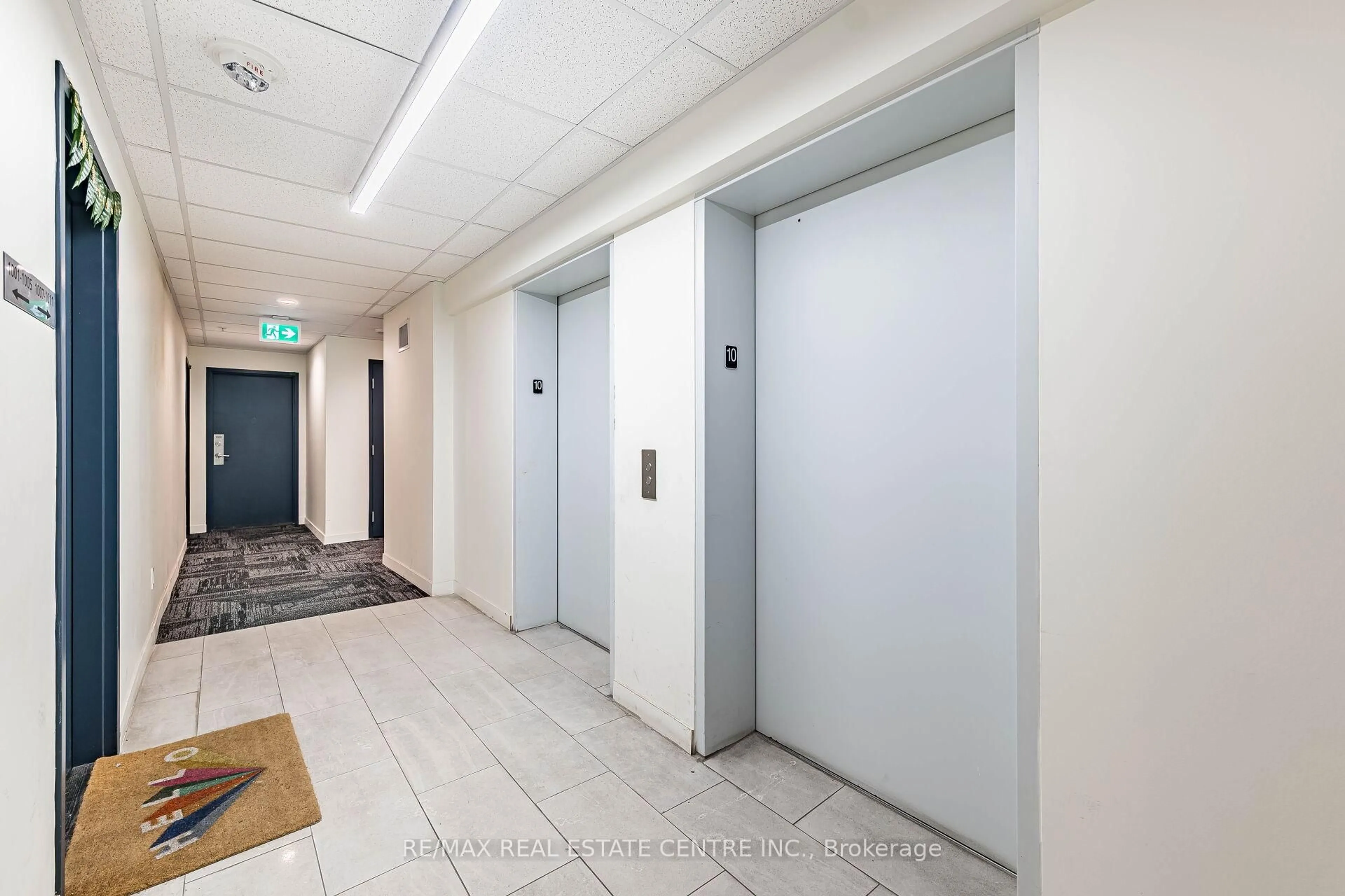 Indoor foyer for 128 King St #1007, Waterloo Ontario N2J 2X9