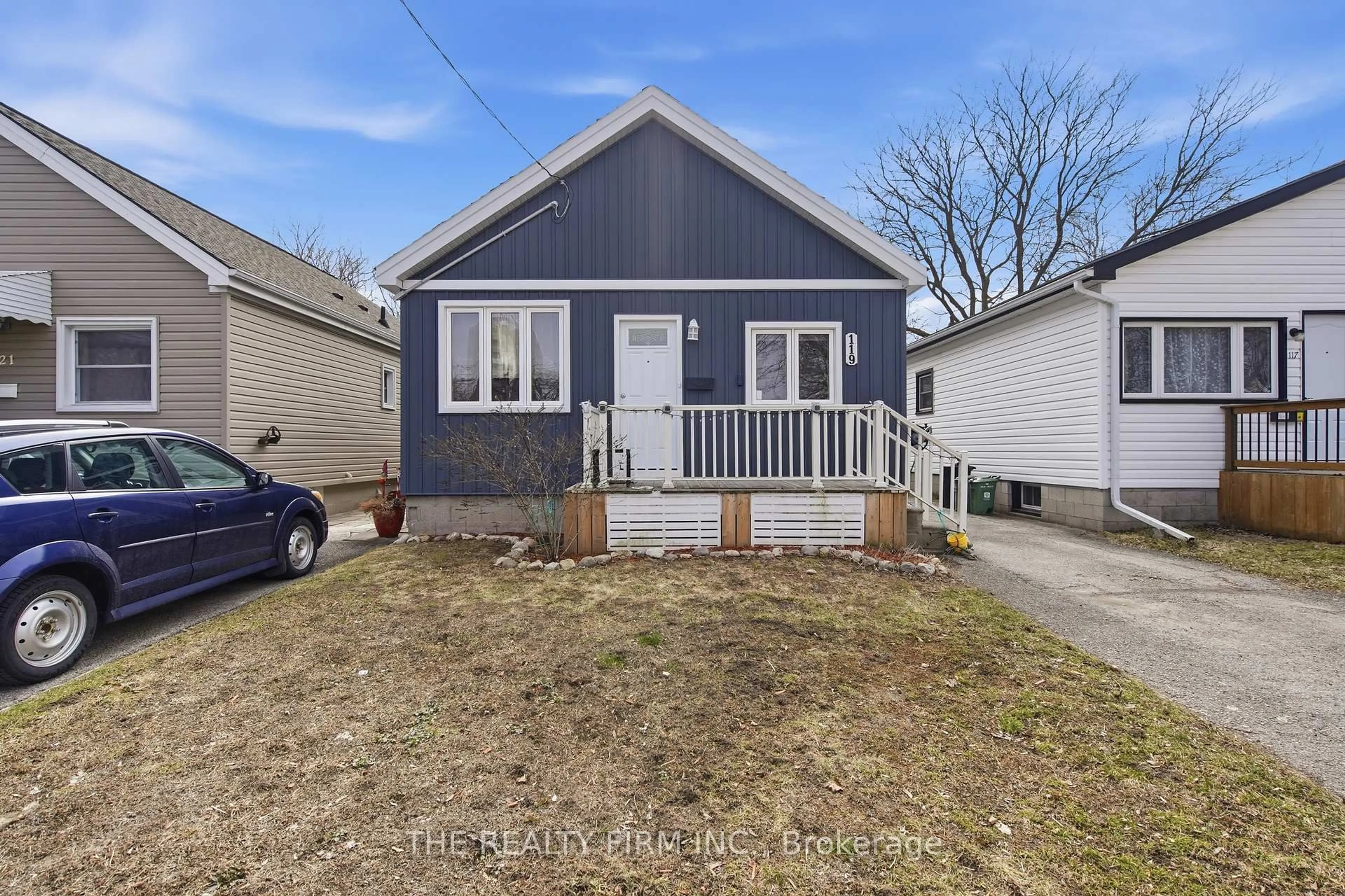Home with vinyl exterior material, street for 119 Connaught Ave, London East Ontario N5Y 3A5