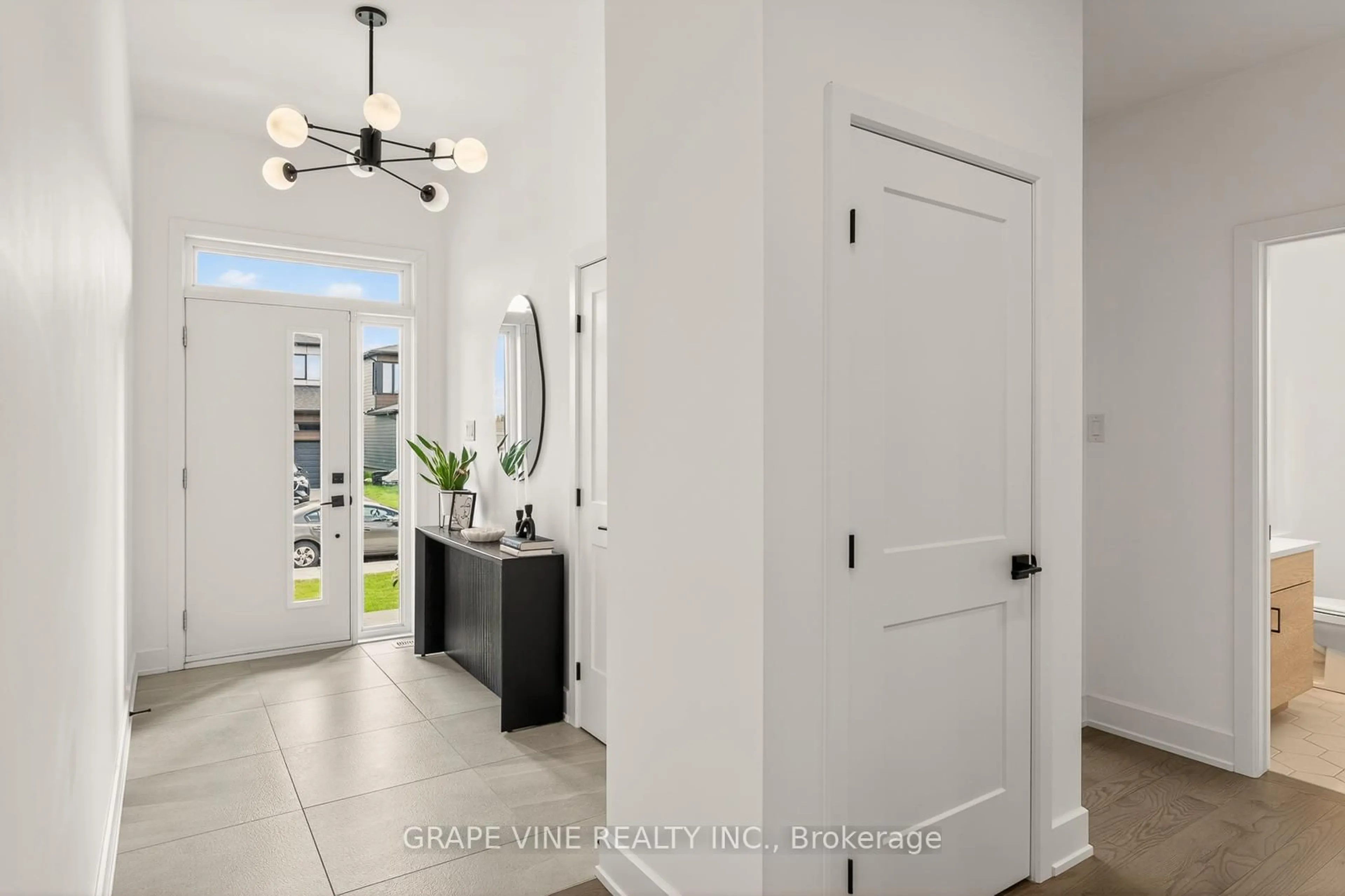 Indoor entryway for 211 Metric Circ, Ottawa Ontario K2V 0L3