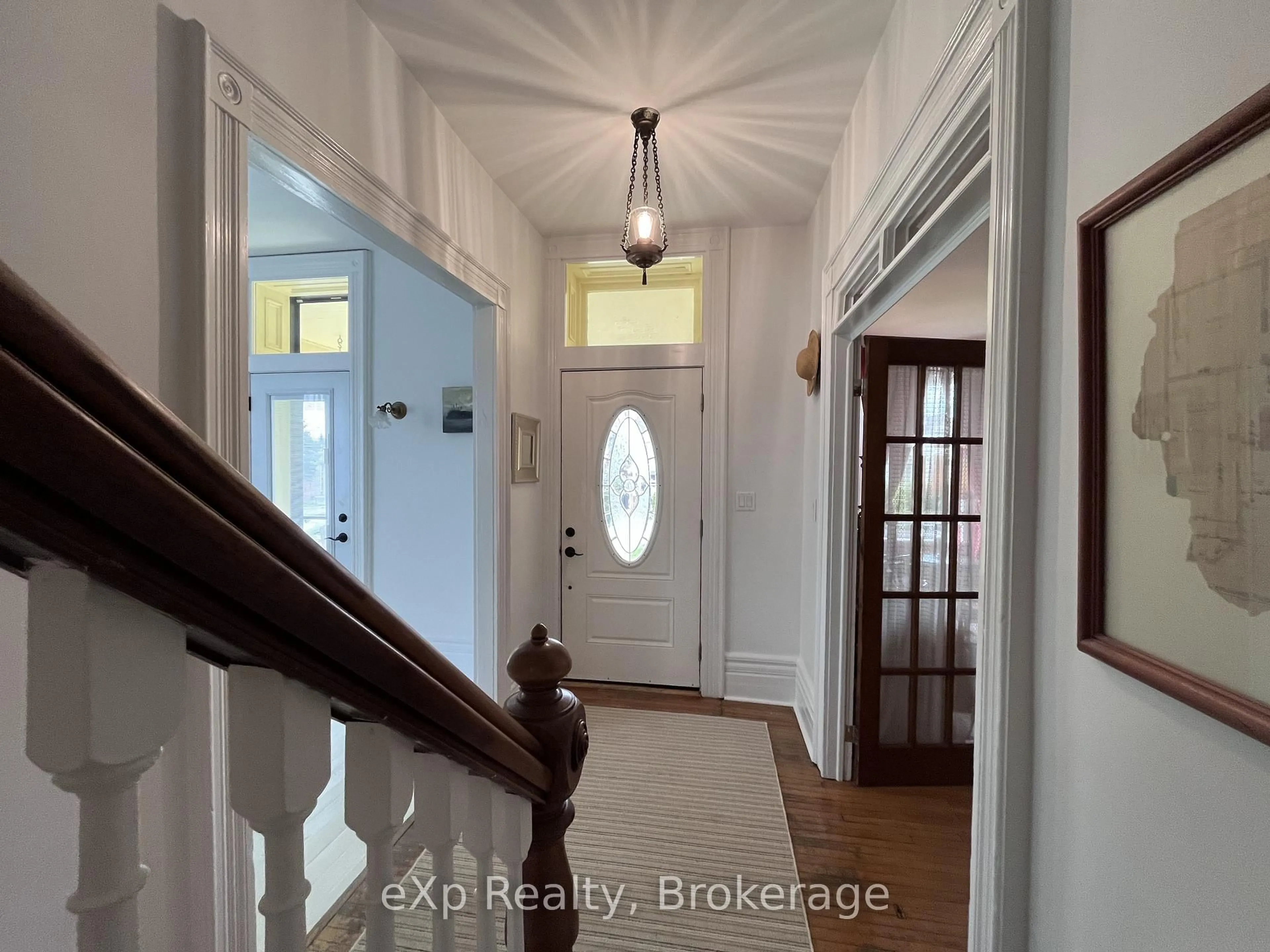 Indoor entryway for 1115 4th Ave, Owen Sound Ontario N4K 2P5