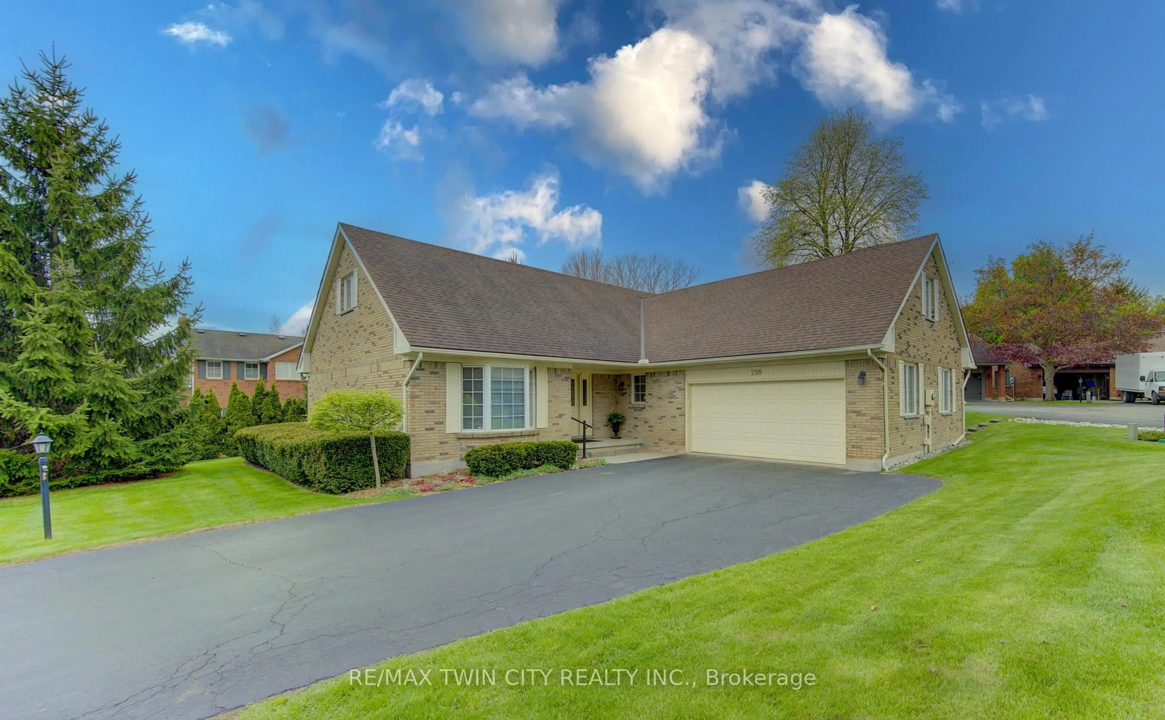 A pic from outside/outdoor area/front of a property/back of a property/a pic from drone, street for 298 Roxton Dr #13, Waterloo Ontario N2T 1R5