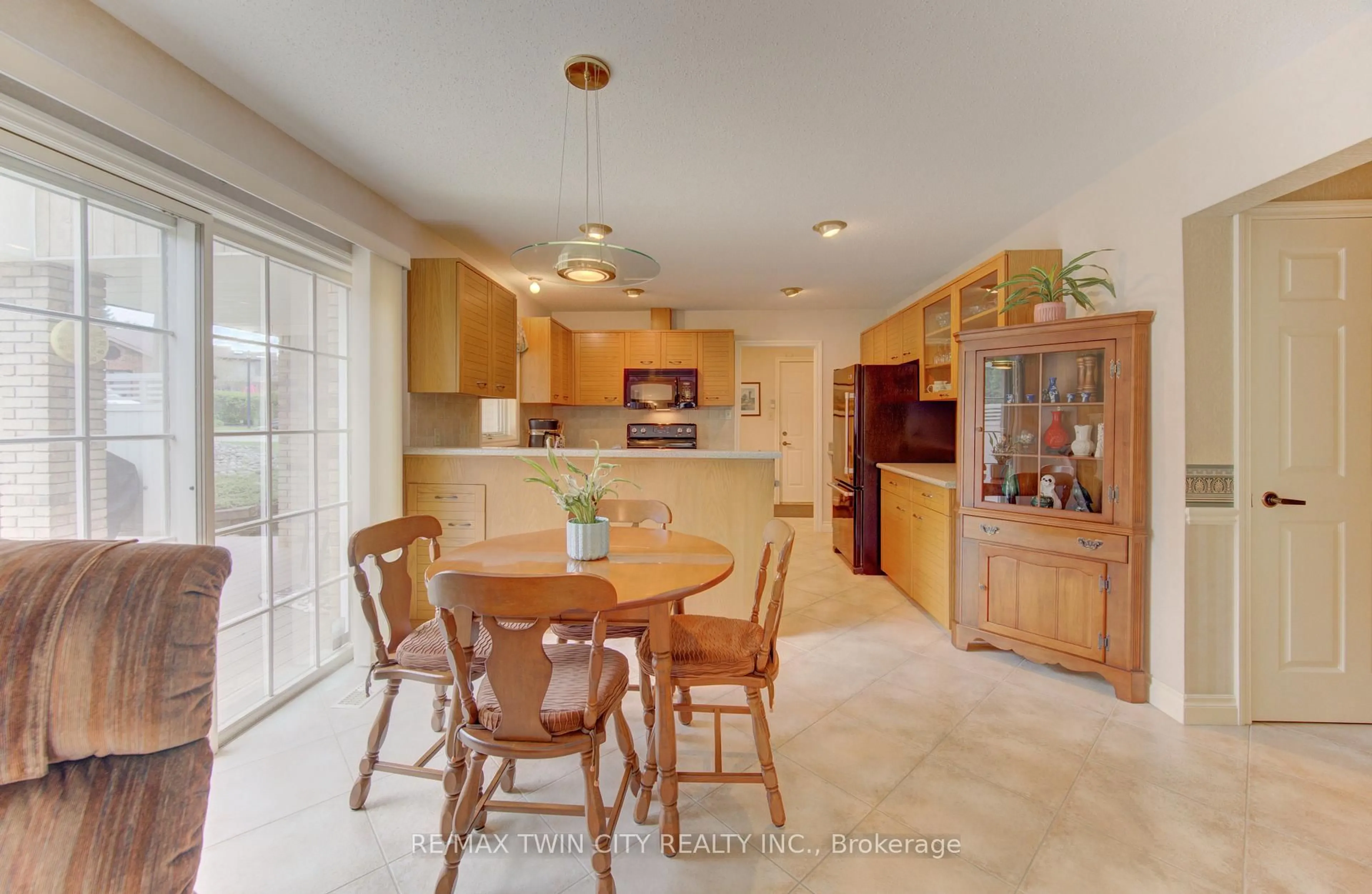 Open concept kitchen, ceramic/tile floor for 298 Roxton Dr #13, Waterloo Ontario N2T 1R5