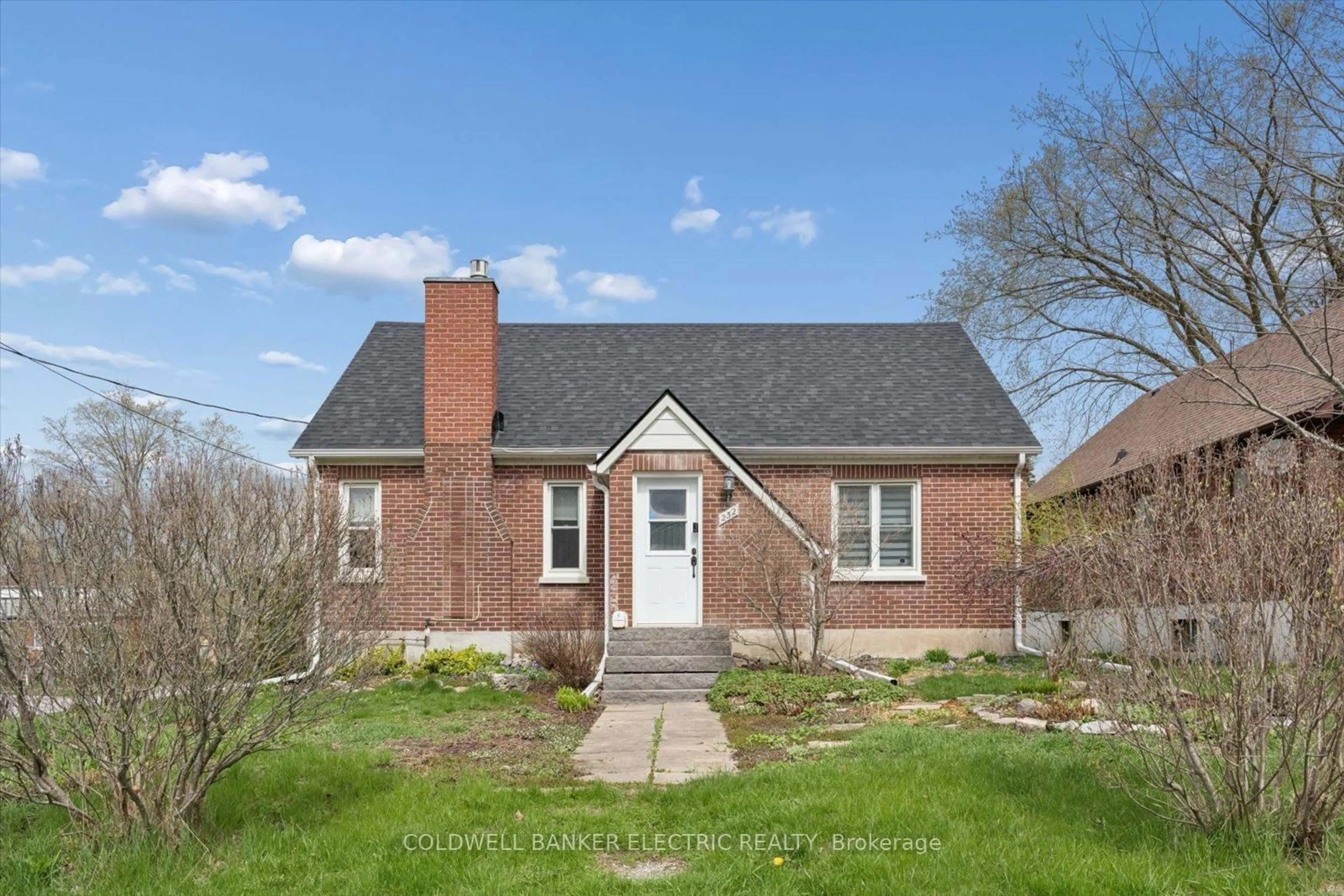 Home with brick exterior material, street for 252 Aberdeen Ave, Peterborough Ontario K9H 4W9