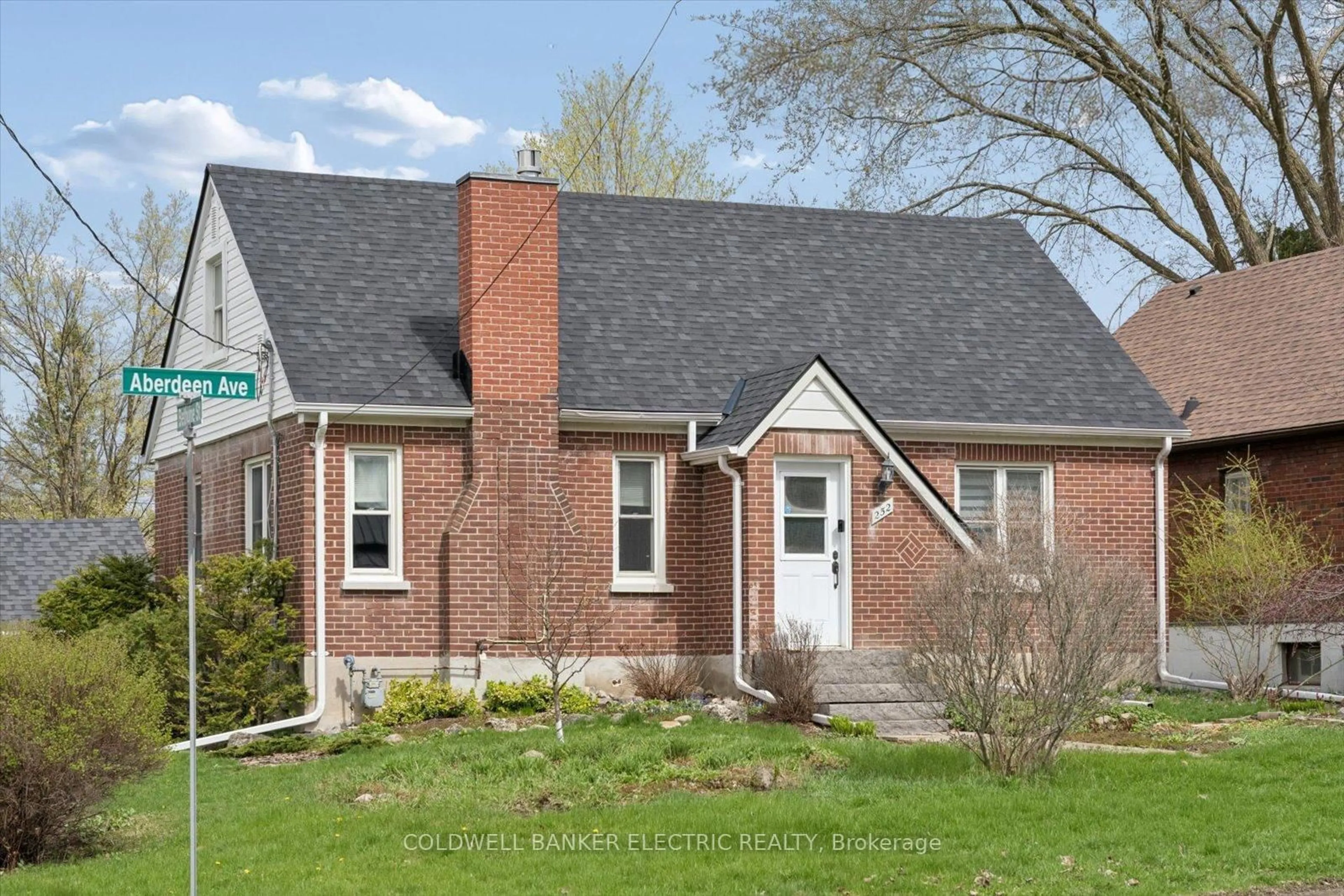 Home with brick exterior material, street for 252 Aberdeen Ave, Peterborough Ontario K9H 4W9