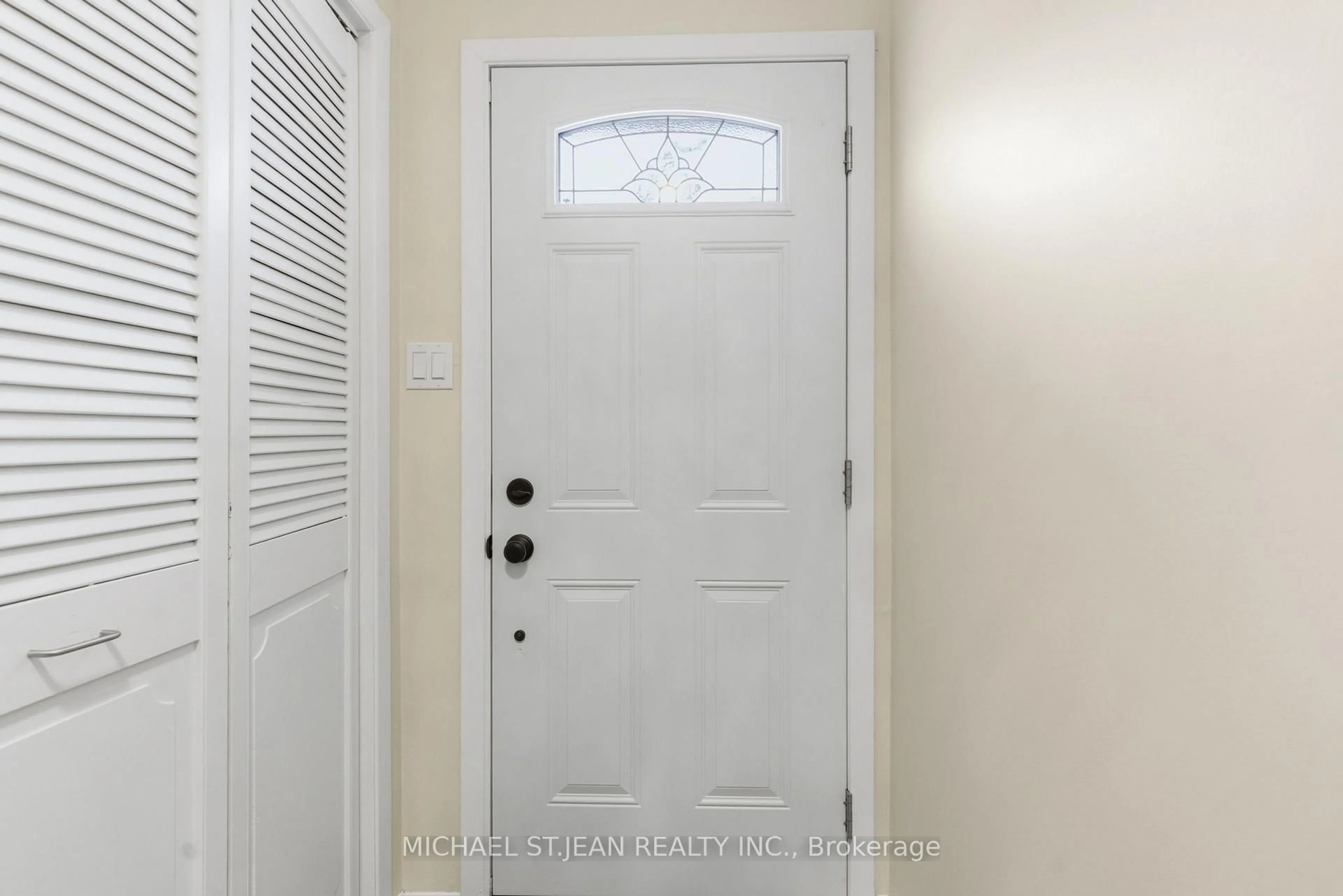 Indoor entryway for 185 Denistoun St #116, Welland Ontario L3C 6J6