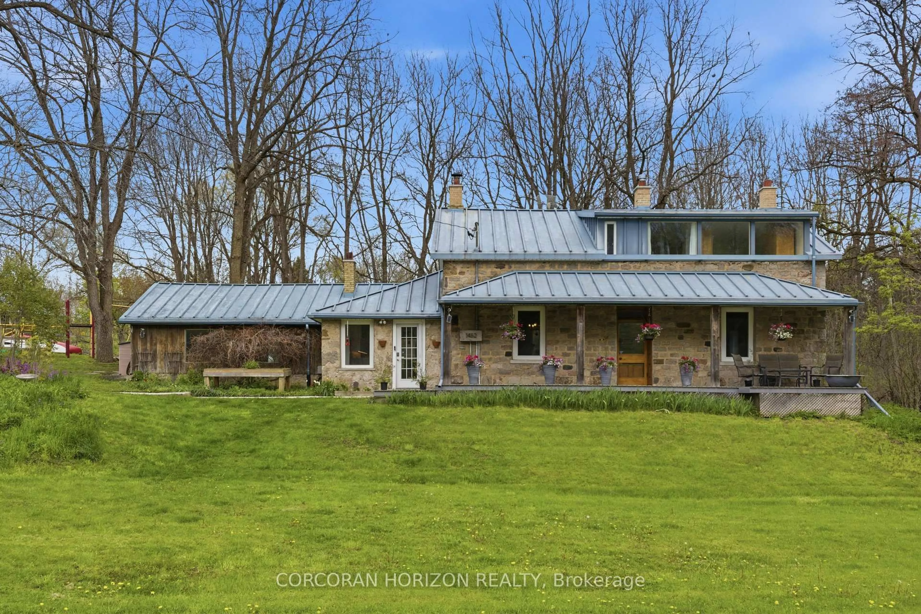 A pic from outside/outdoor area/front of a property/back of a property/a pic from drone, building for 1462 Beke Rd, North Dumfries Ontario N1R 5S5