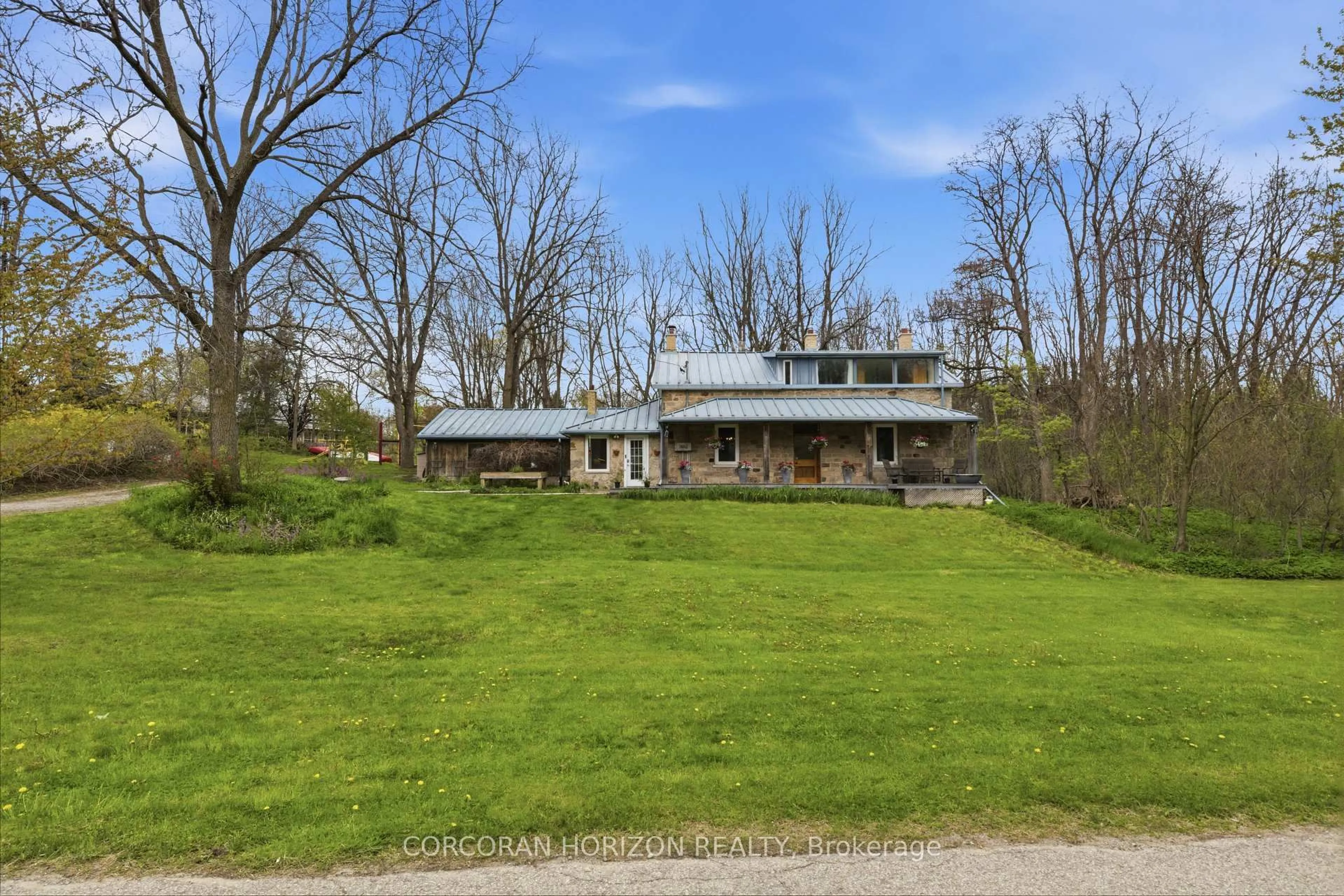 A pic from outside/outdoor area/front of a property/back of a property/a pic from drone, unknown for 1462 Beke Rd, North Dumfries Ontario N1R 5S5