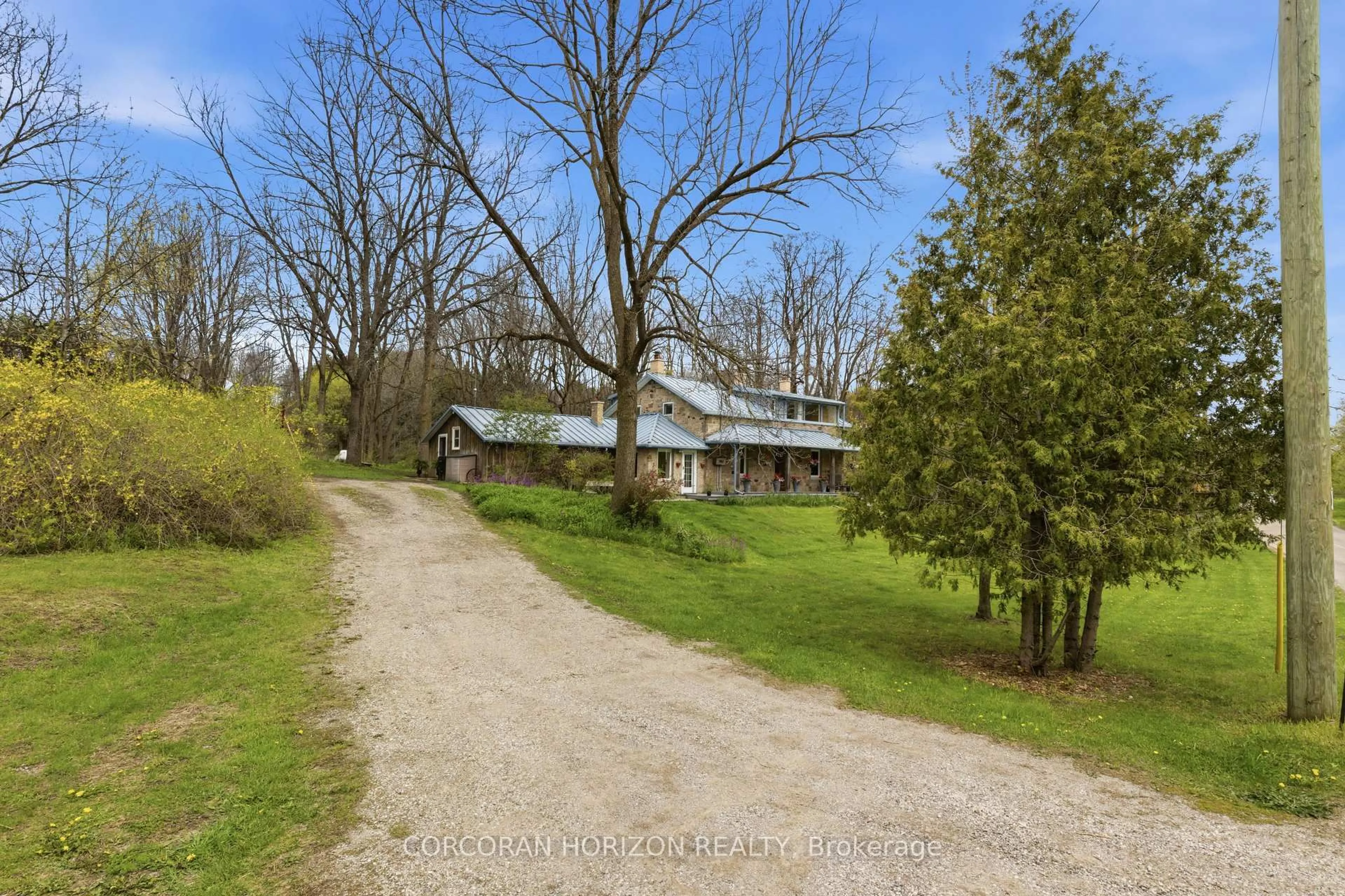 A pic from outside/outdoor area/front of a property/back of a property/a pic from drone, unknown for 1462 Beke Rd, North Dumfries Ontario N1R 5S5