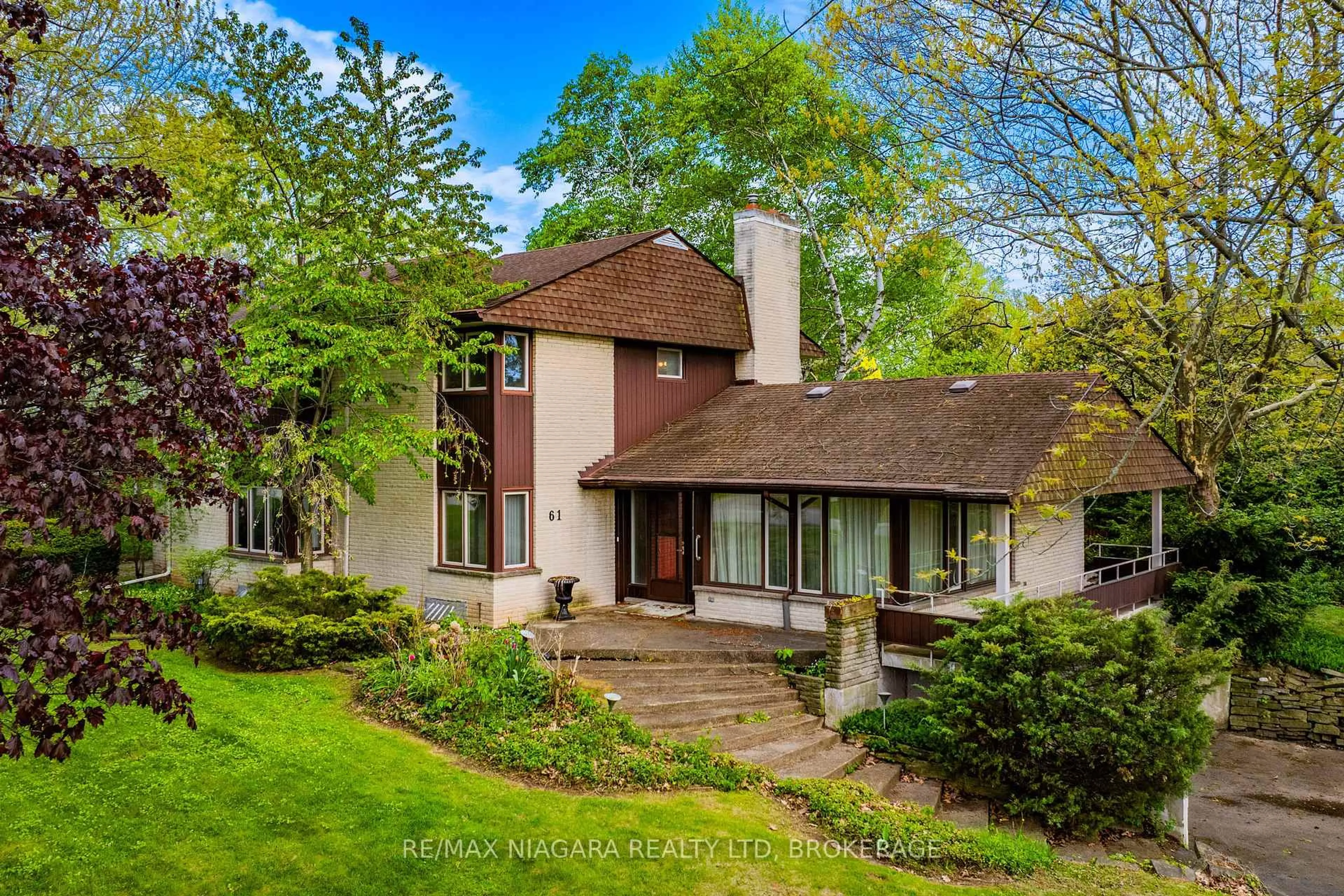 Home with brick exterior material, street for 61 Melrose Dr, Niagara-on-the-Lake Ontario L0S 1J0