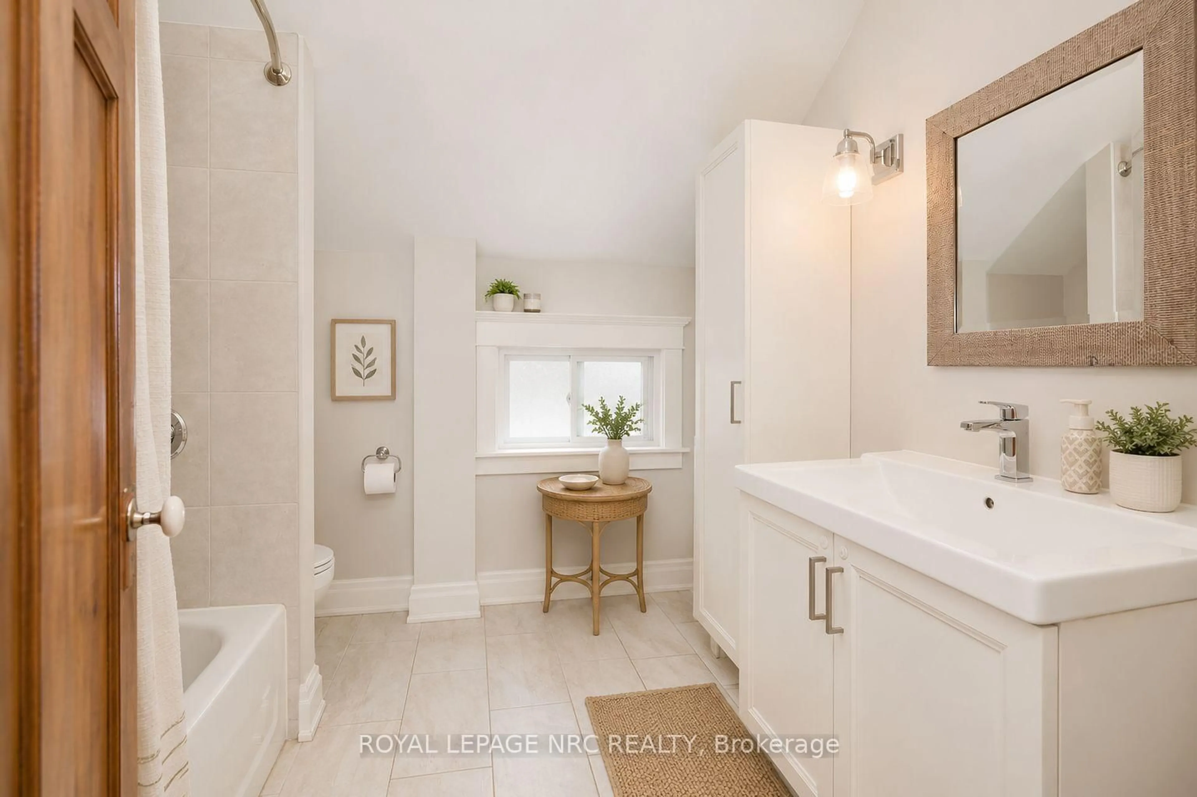 Contemporary bathroom, ceramic/tile floor for 92 Dufferin St, St. Catharines Ontario L2R 1Z8