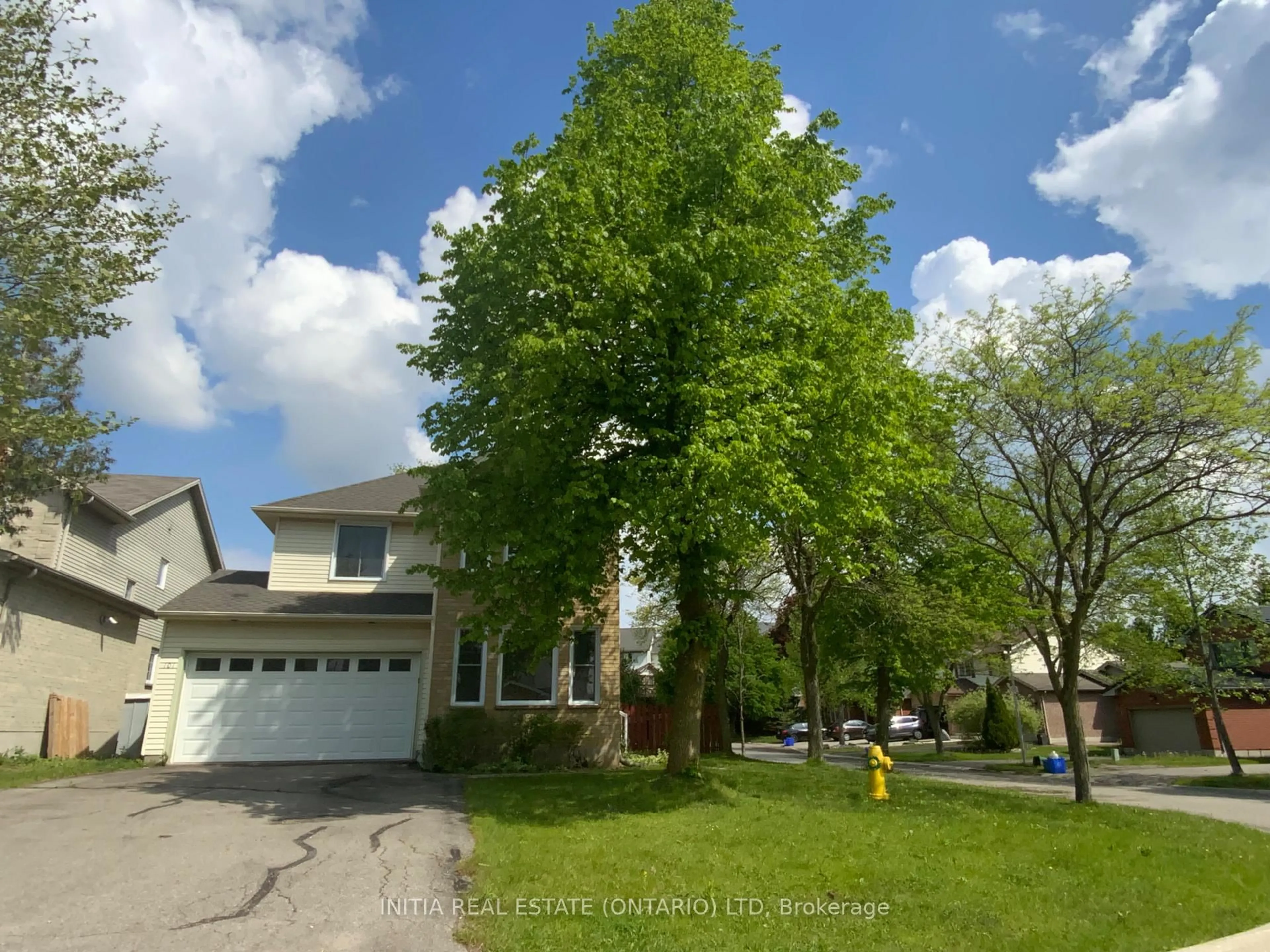 A pic from outside/outdoor area/front of a property/back of a property/a pic from drone, street for 101 Southcott Crt, London North Ontario N6G 4Y6