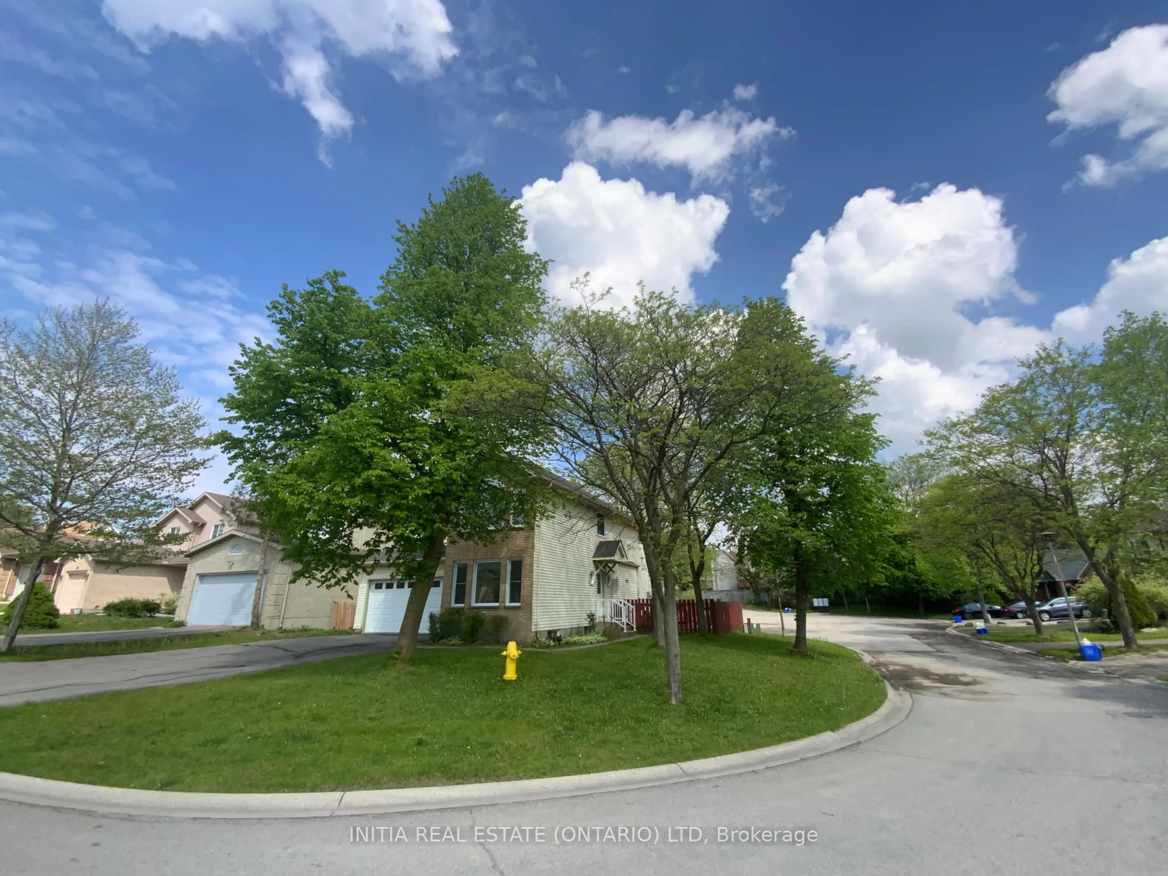 A pic from outside/outdoor area/front of a property/back of a property/a pic from drone, street for 101 Southcott Crt, London North Ontario N6G 4Y6