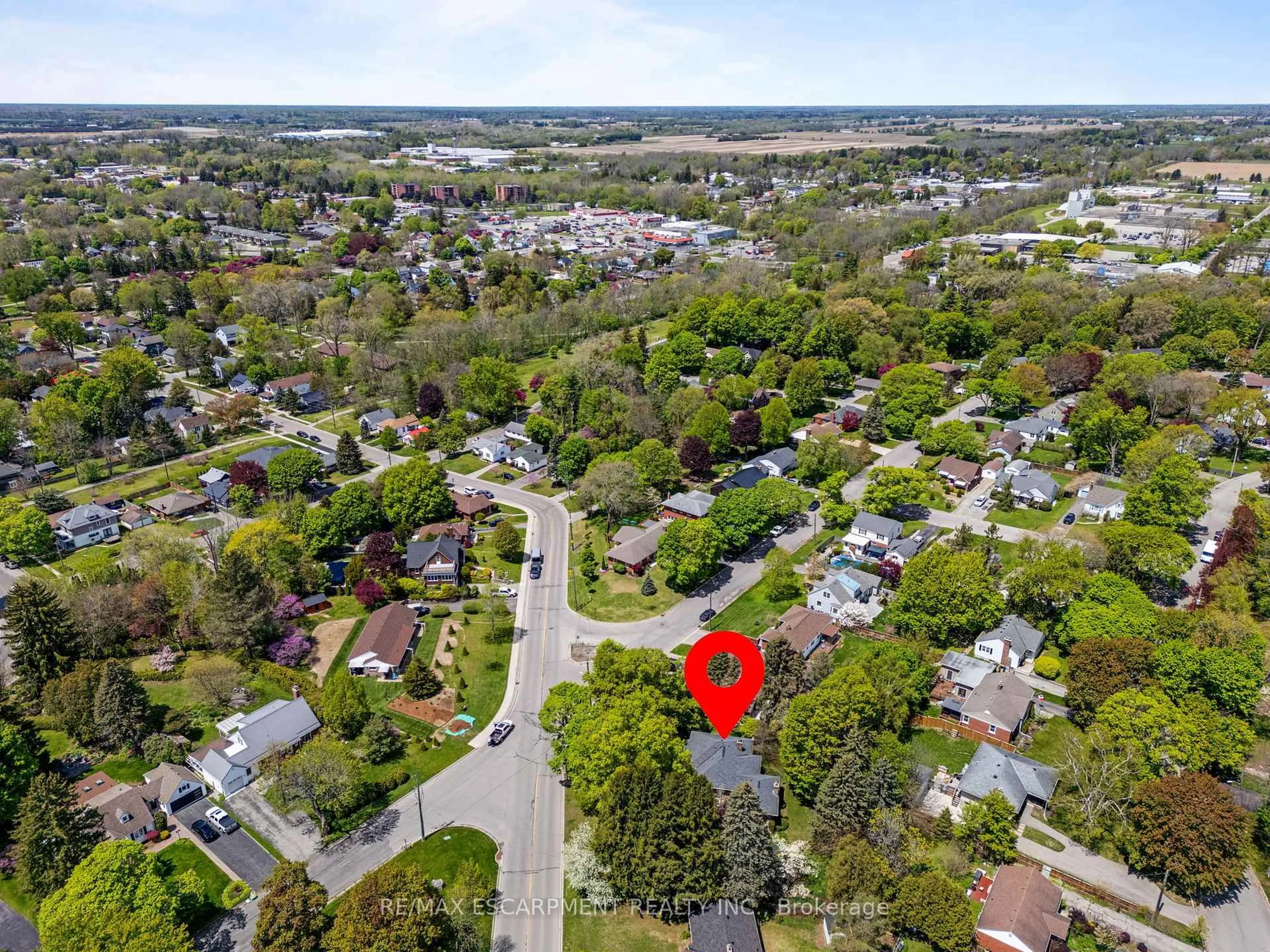 A pic from outside/outdoor area/front of a property/back of a property/a pic from drone, street for 133 McCall Cres, Norfolk Ontario N3Y 2E2