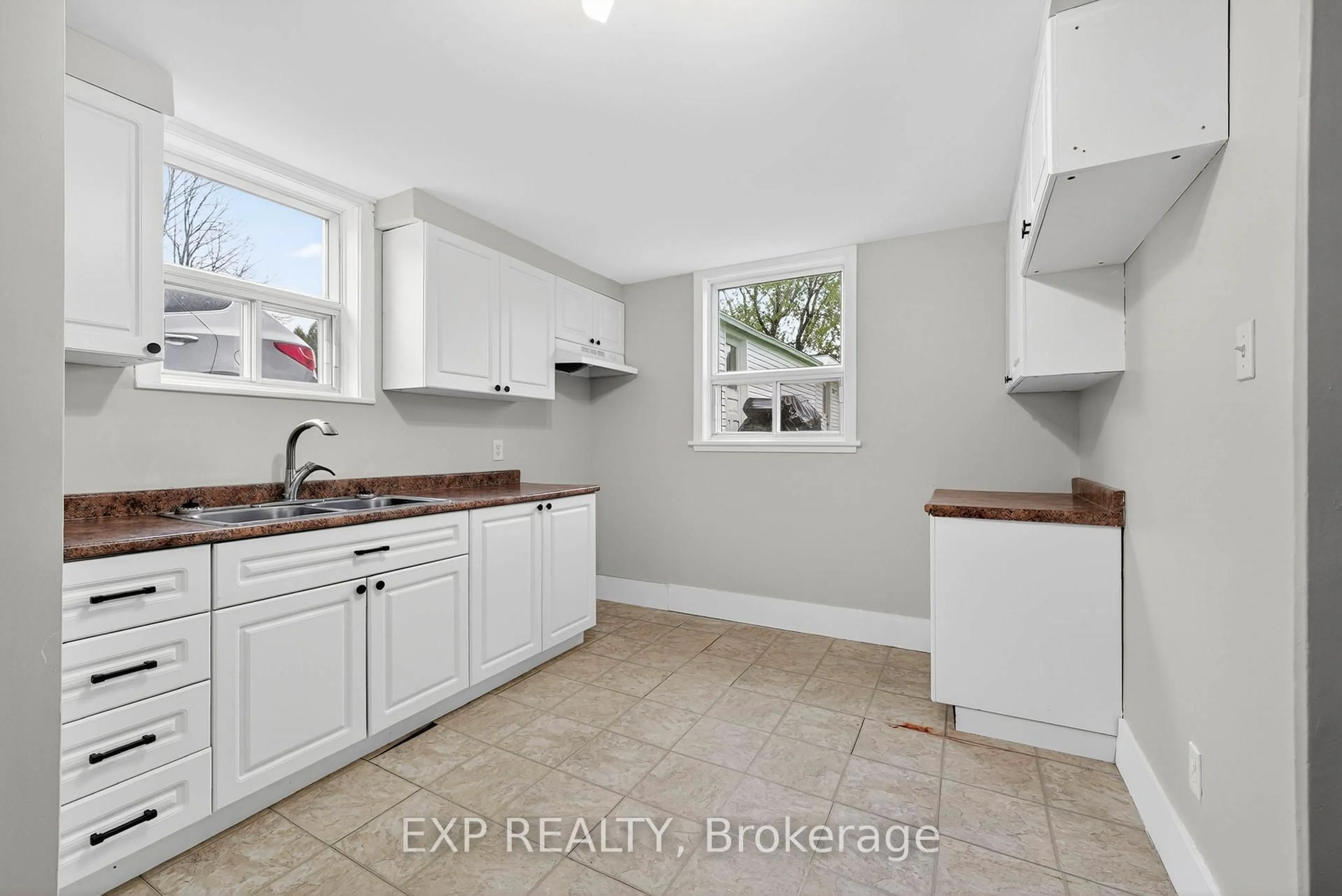 Unknown for 1210-1212 Bedford St, Cornwall Ontario K6J 4G5