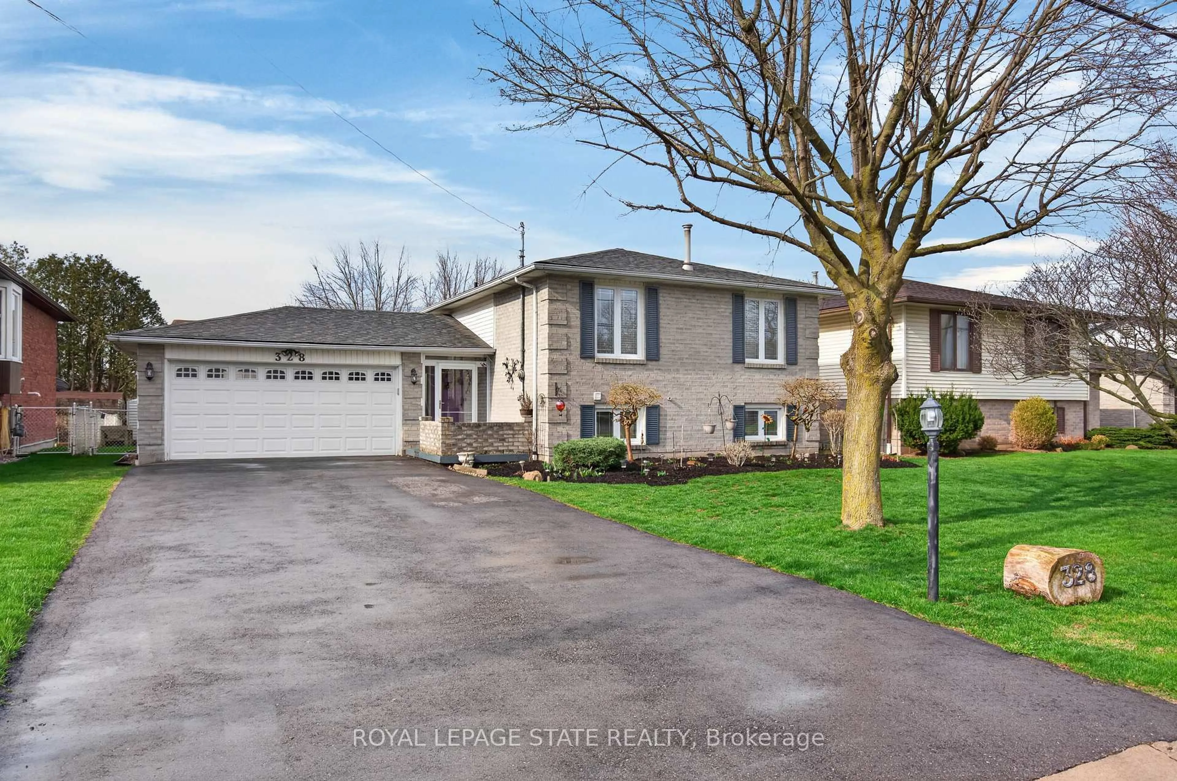 Home with vinyl exterior material, street for 328 MacCrae Dr, Haldimand Ontario N3W 1K6
