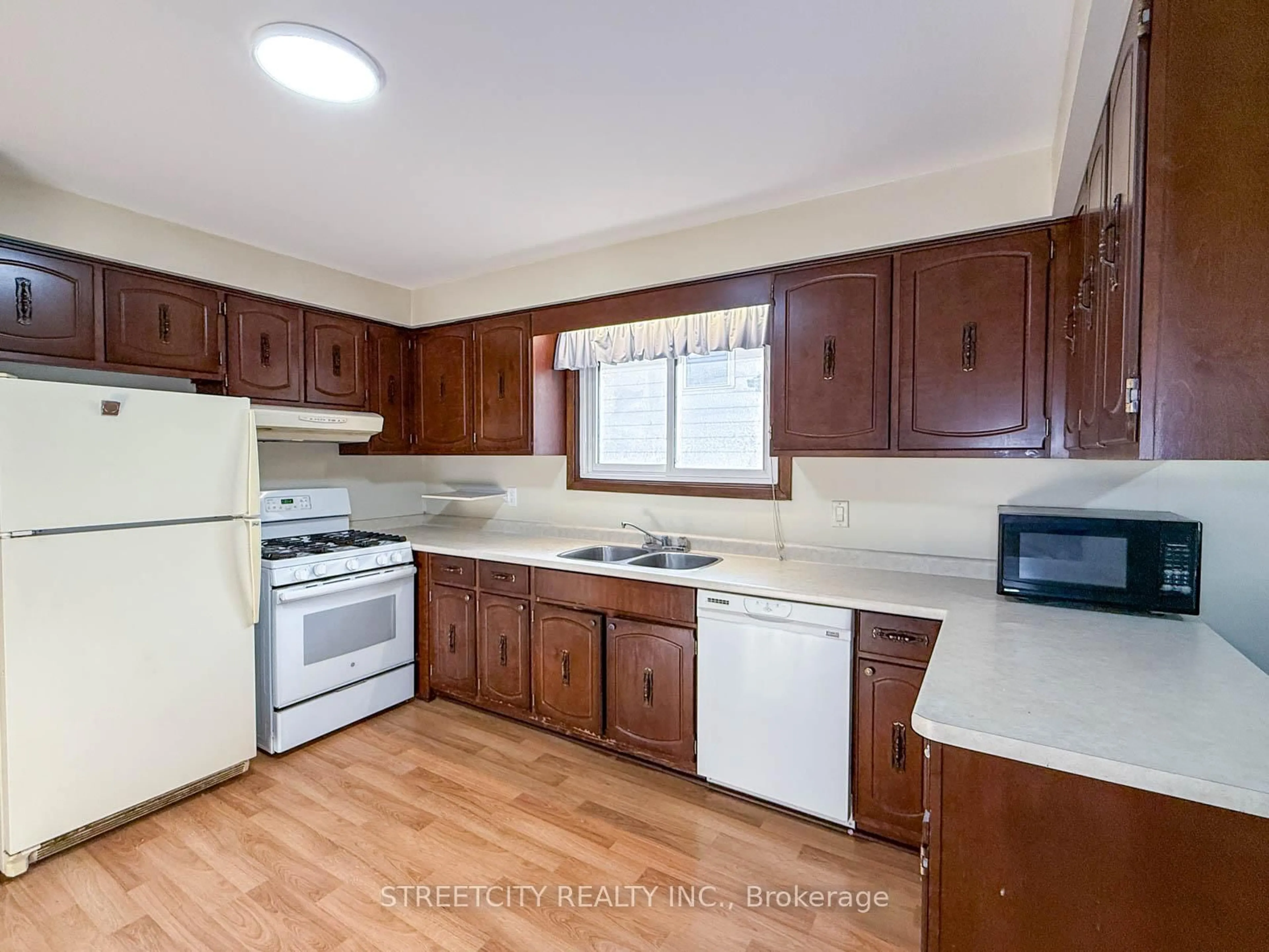Standard kitchen, unknown for 785 Ross Ave, Sarnia Ontario N7T 7R1