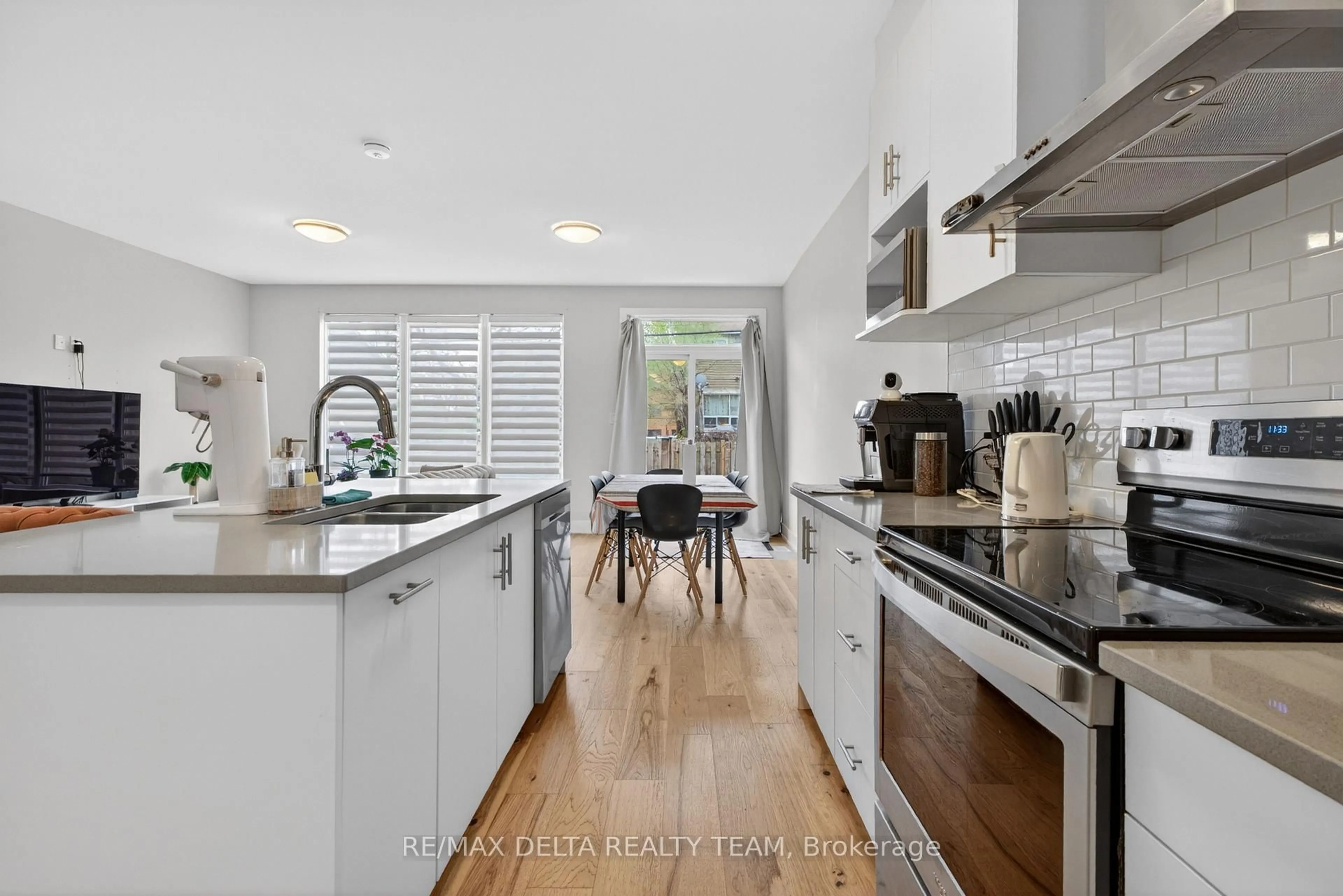 Contemporary kitchen, ceramic/tile floor for 1400 Mayview Ave, Ottawa Ontario K1Z 8H7