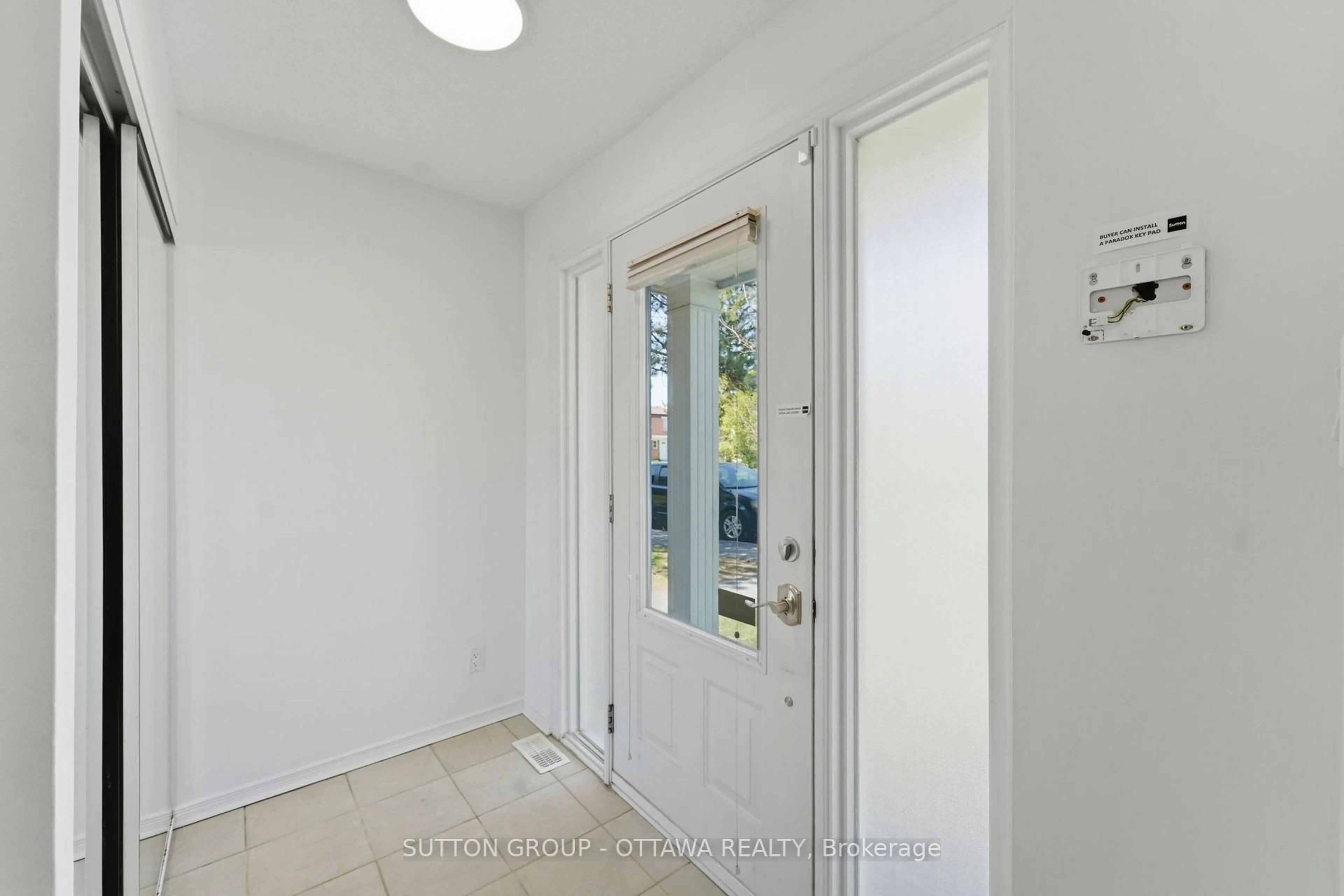 Indoor entryway for 920 Dynes Rd #54, Ottawa Ontario K2C 0G8