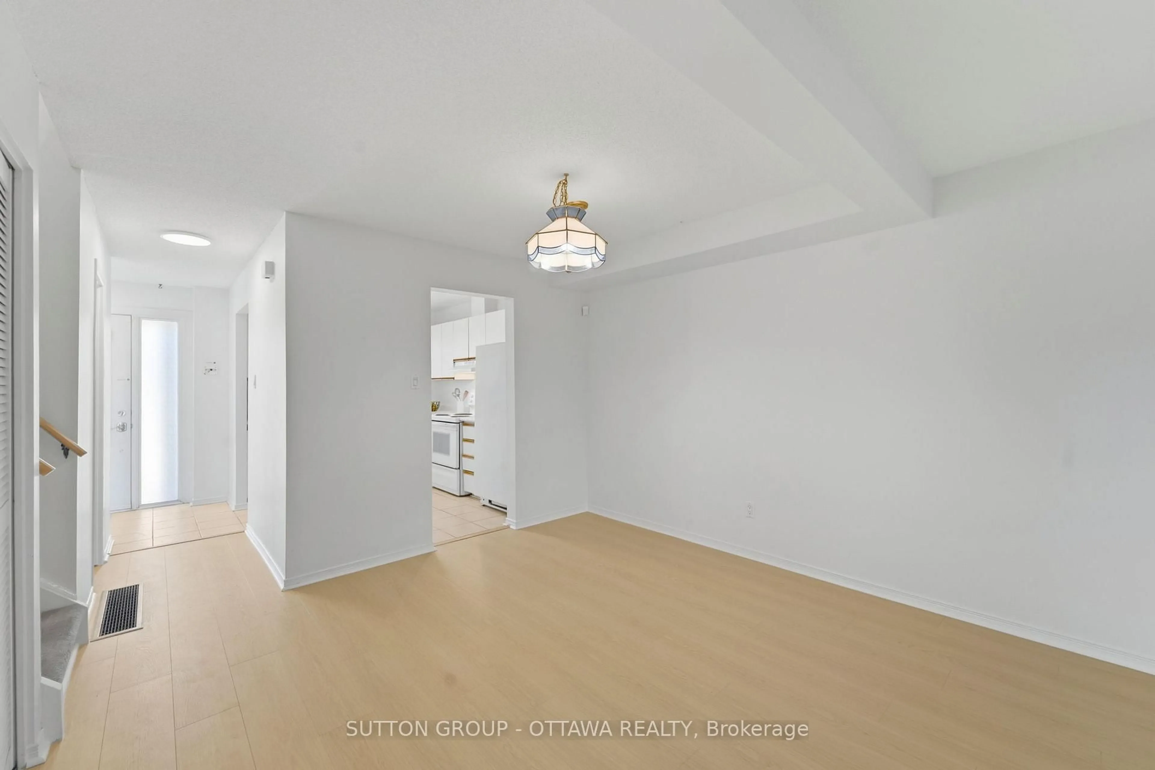 A pic of a room for 920 Dynes Rd #54, Ottawa Ontario K2C 0G8
