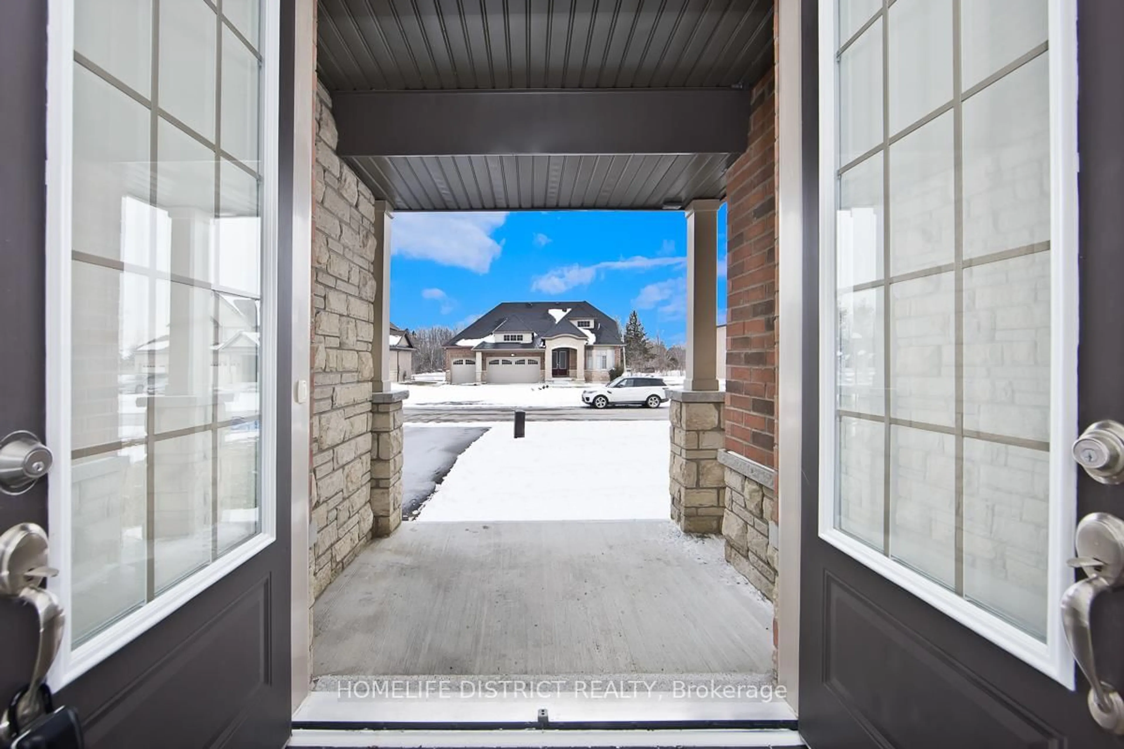 Indoor entryway for 74 Summer Breeze Dr, Prince Edward County Ontario L3Z 3A5