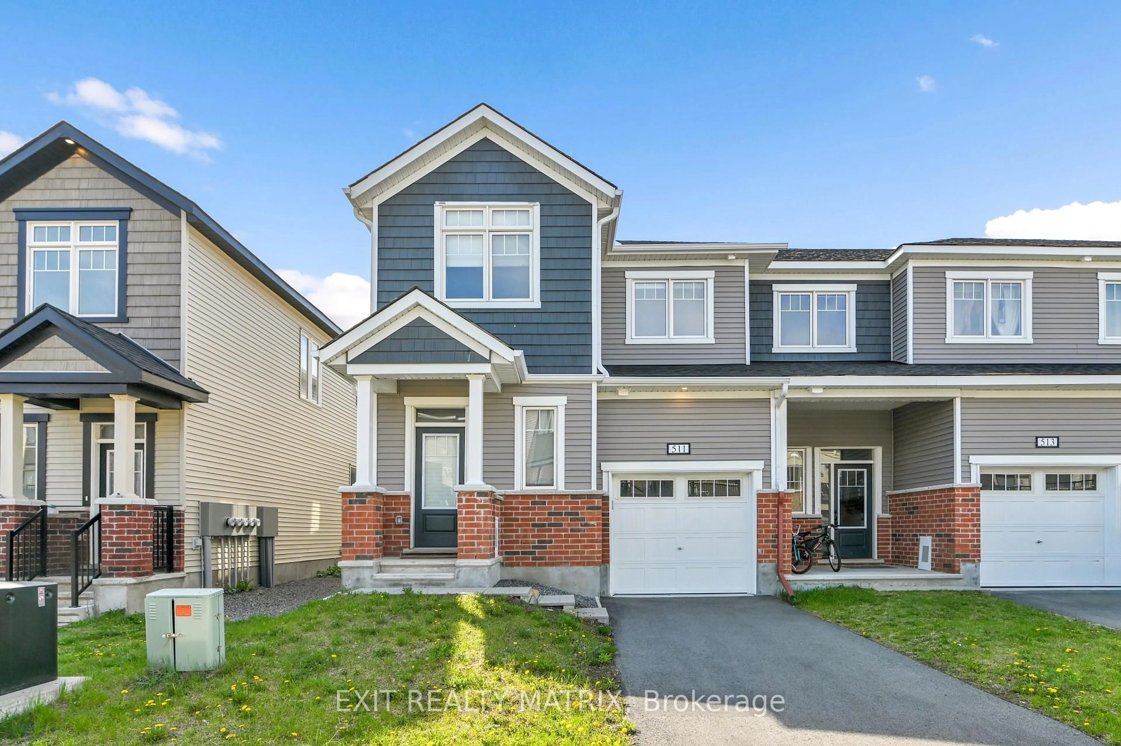 Home with vinyl exterior material, street for 511 Rye Grass Way, Ottawa Ontario K2J 7A2