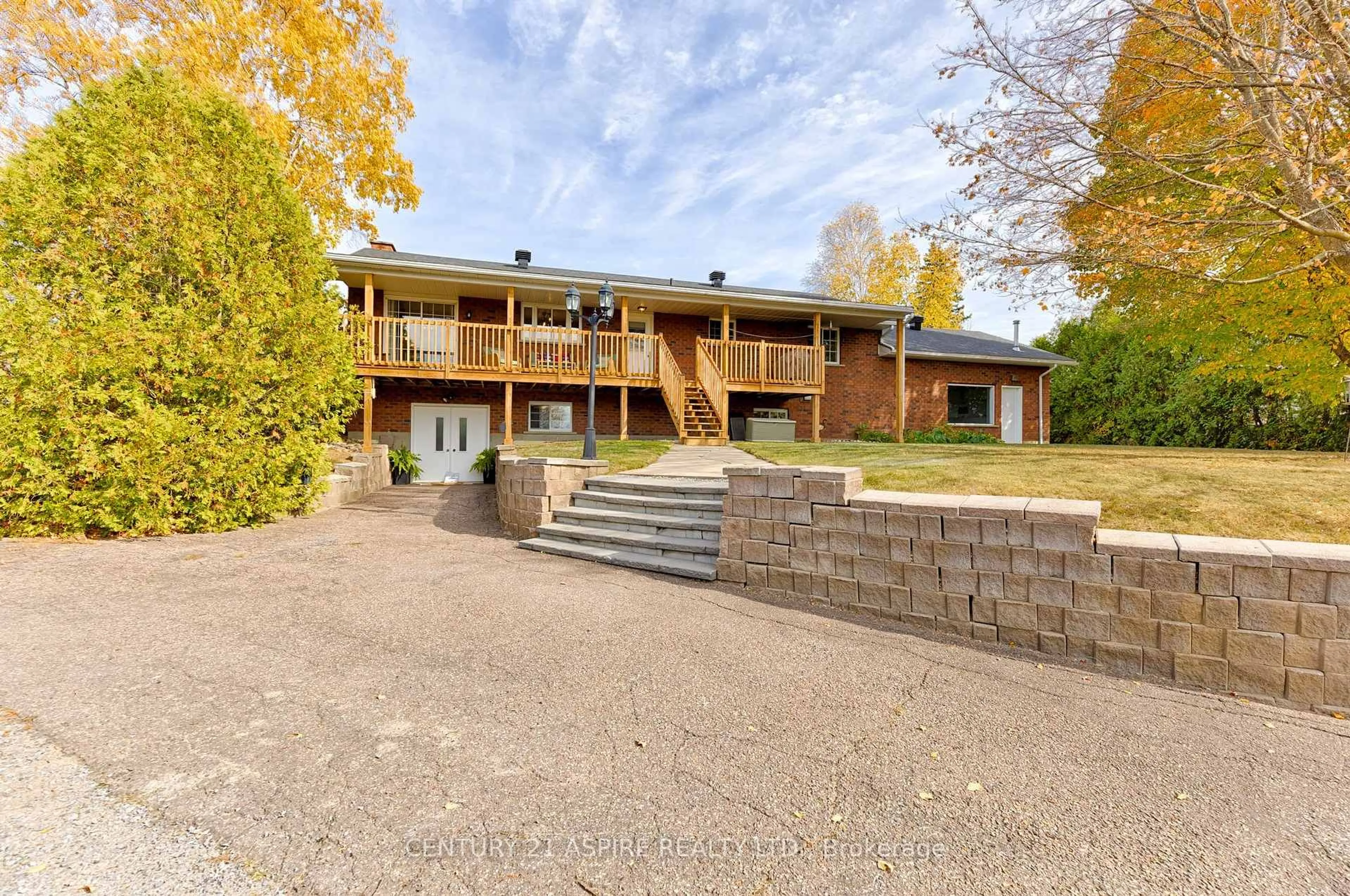 A pic from outside/outdoor area/front of a property/back of a property/a pic from drone, building for 75 Pembroke St, Cobden Ontario K0J 1K0