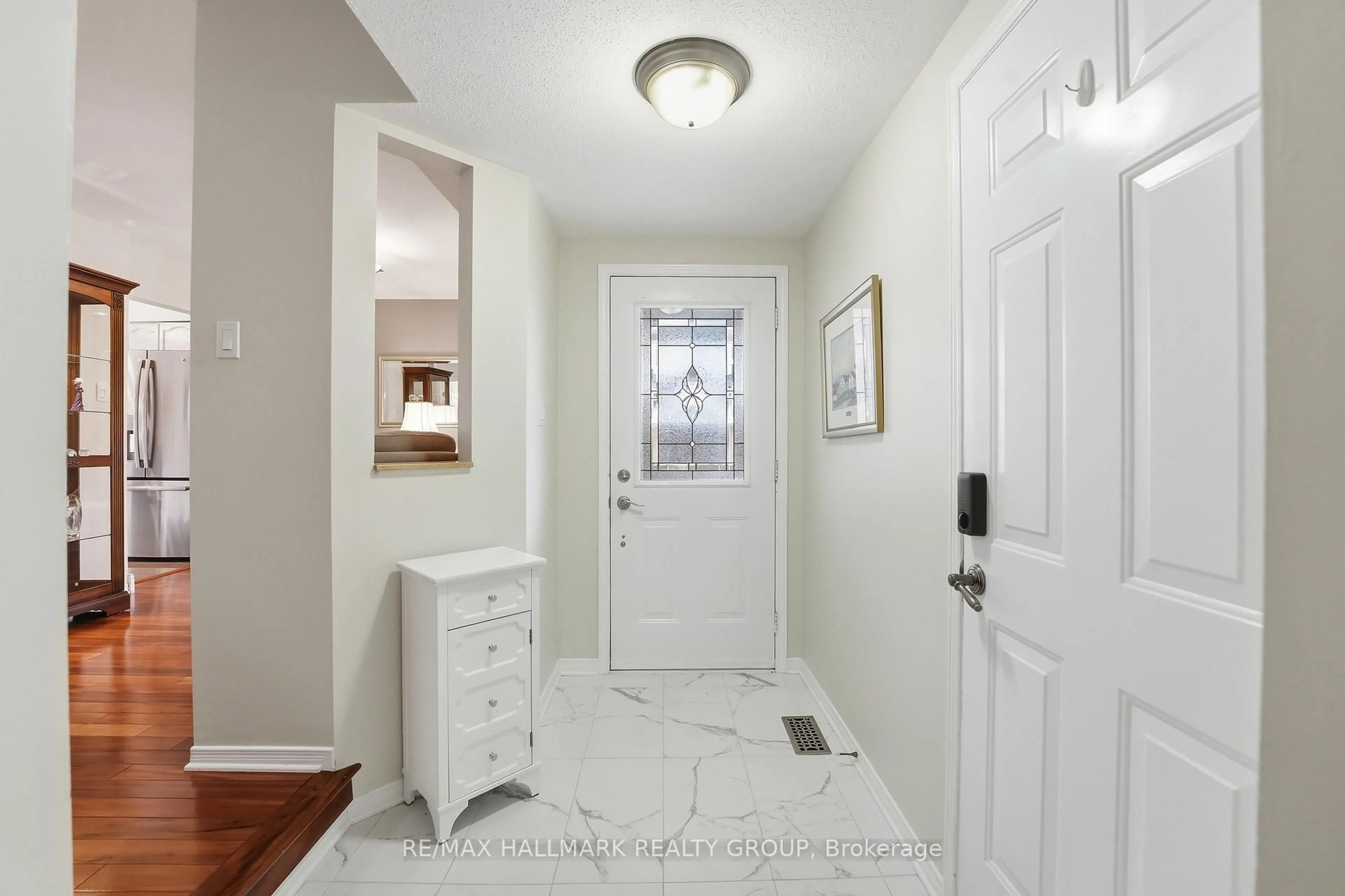 Indoor entryway for 36 Palmadeo Dr, Ottawa Ontario K2J 5A2