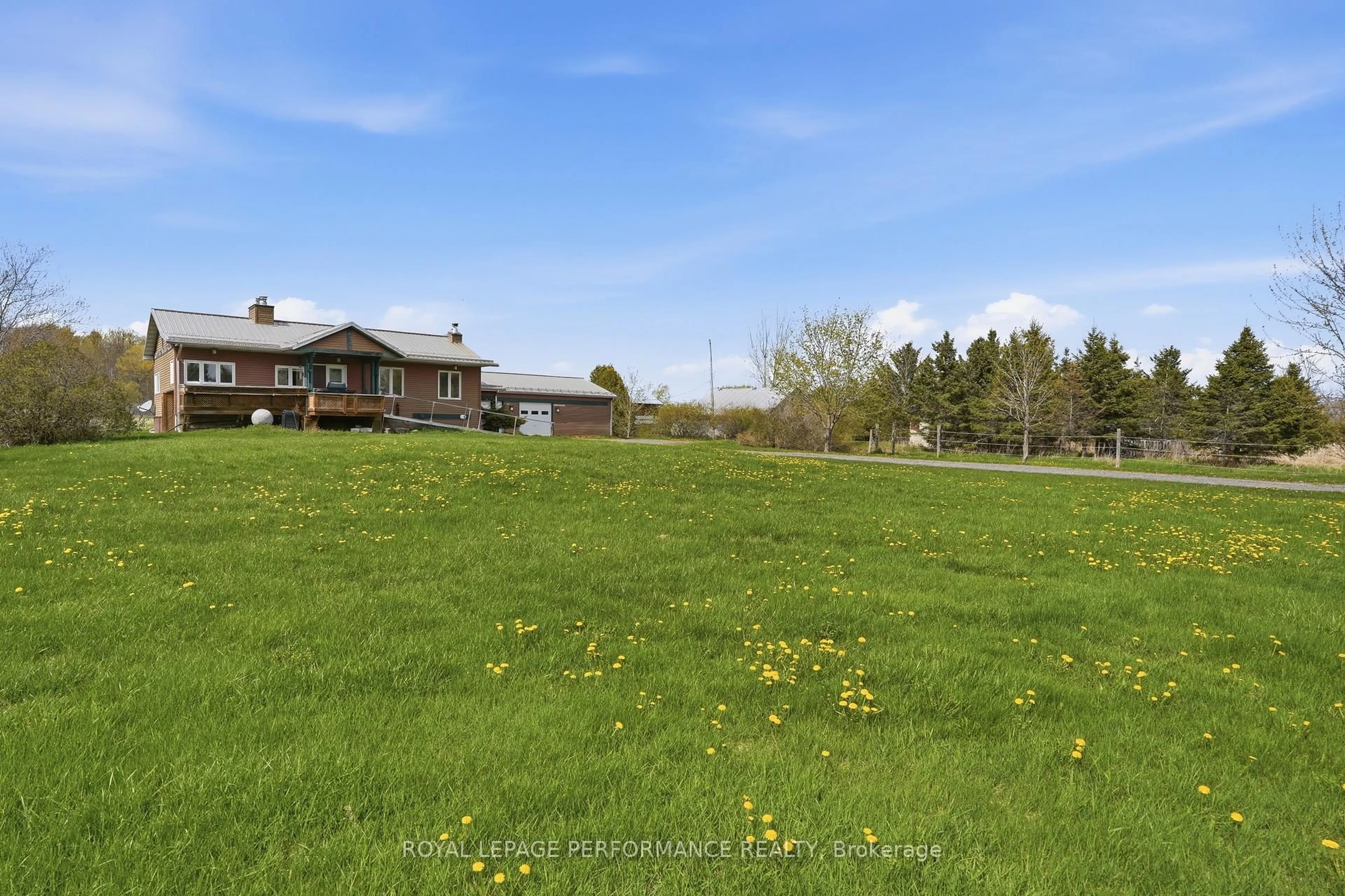 A pic from outside/outdoor area/front of a property/back of a property/a pic from drone, unknown for 2575 Concession 2 Rd, Alfred and Plantagenet Ontario K0B 1J0