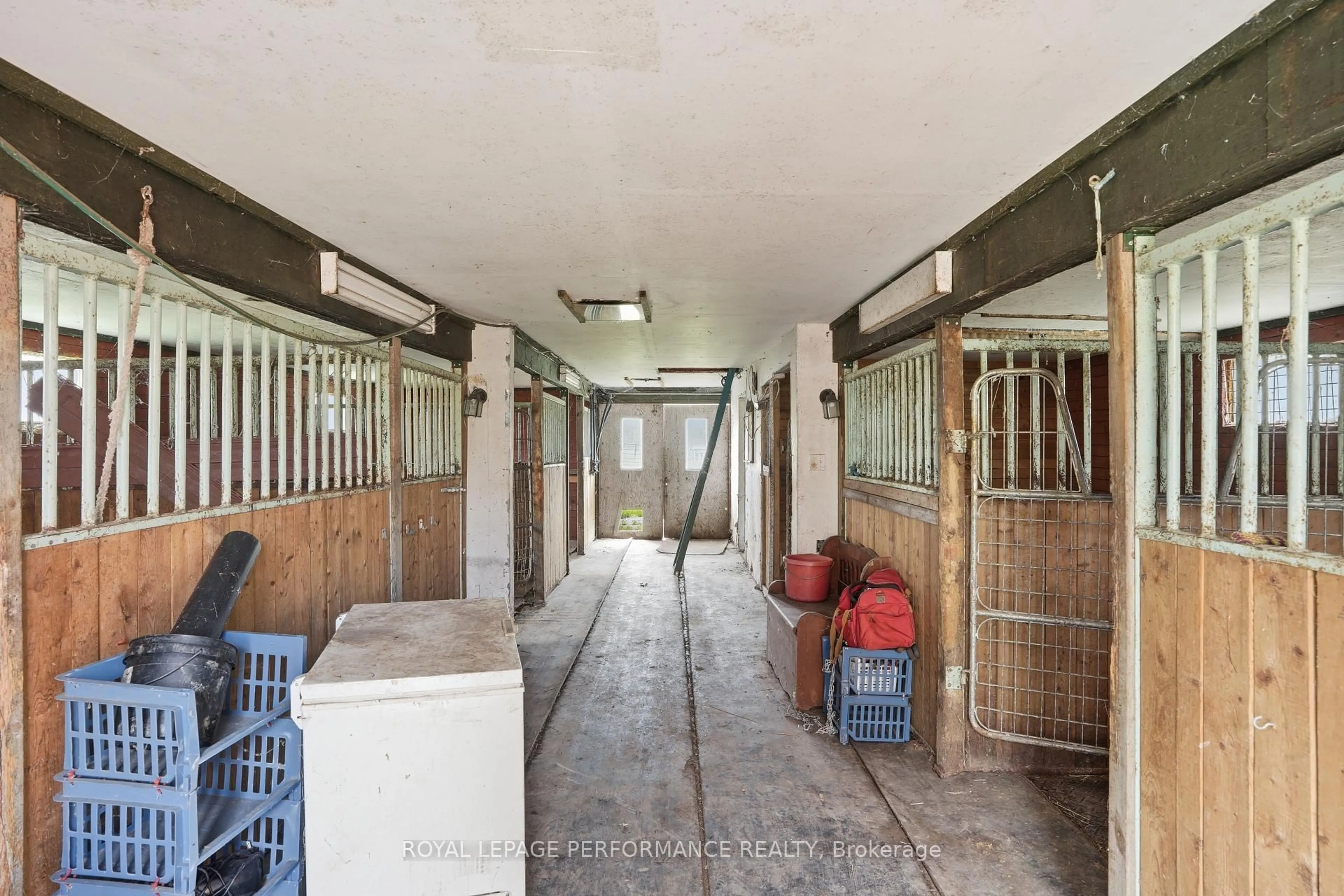Indoor foyer for 2575 Concession 2 Rd, Alfred and Plantagenet Ontario K0B 1J0