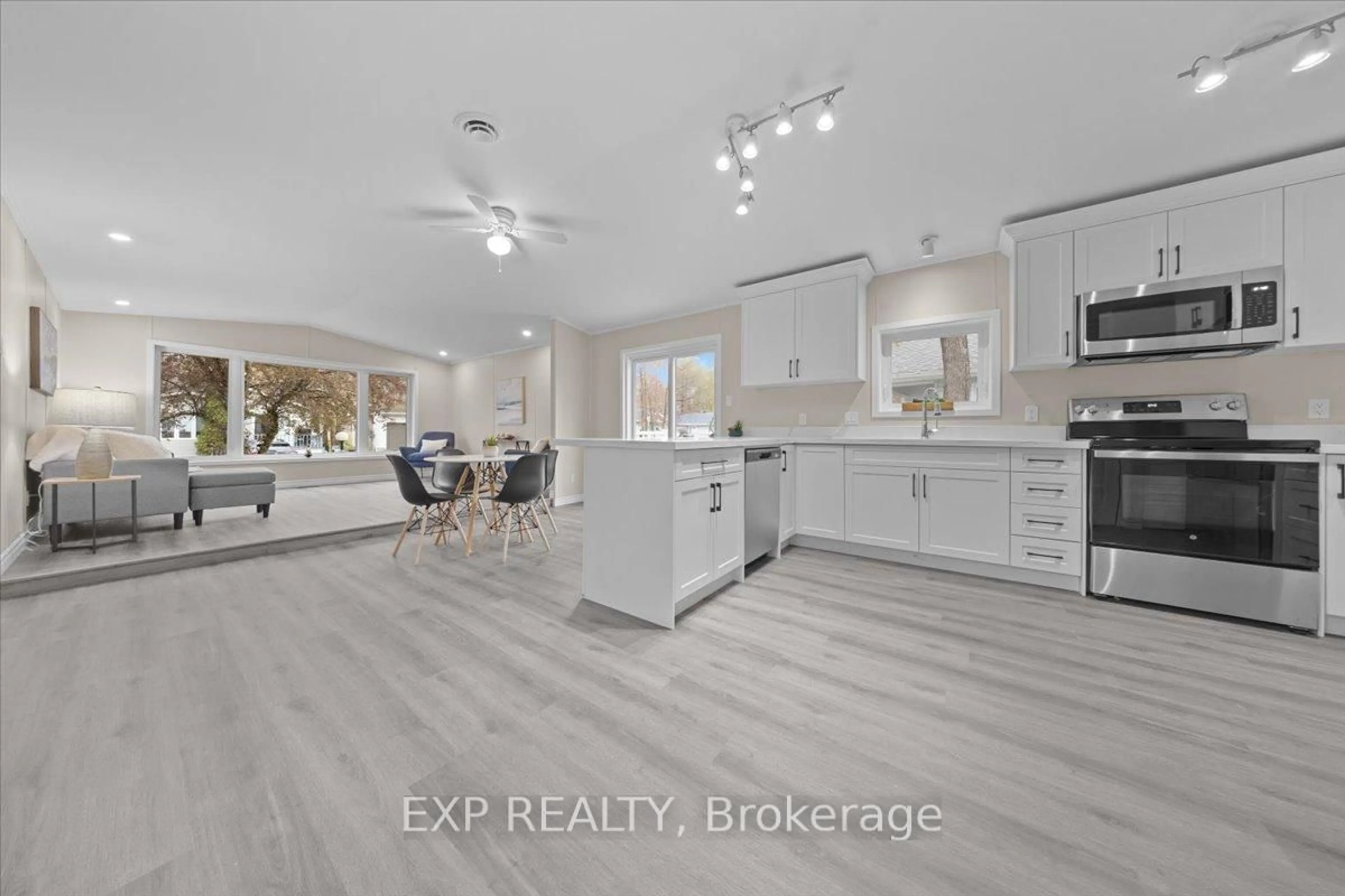 Open concept kitchen, ceramic/tile floor for 1083 Vista Tara Private, Ottawa Ontario K4P 1C9