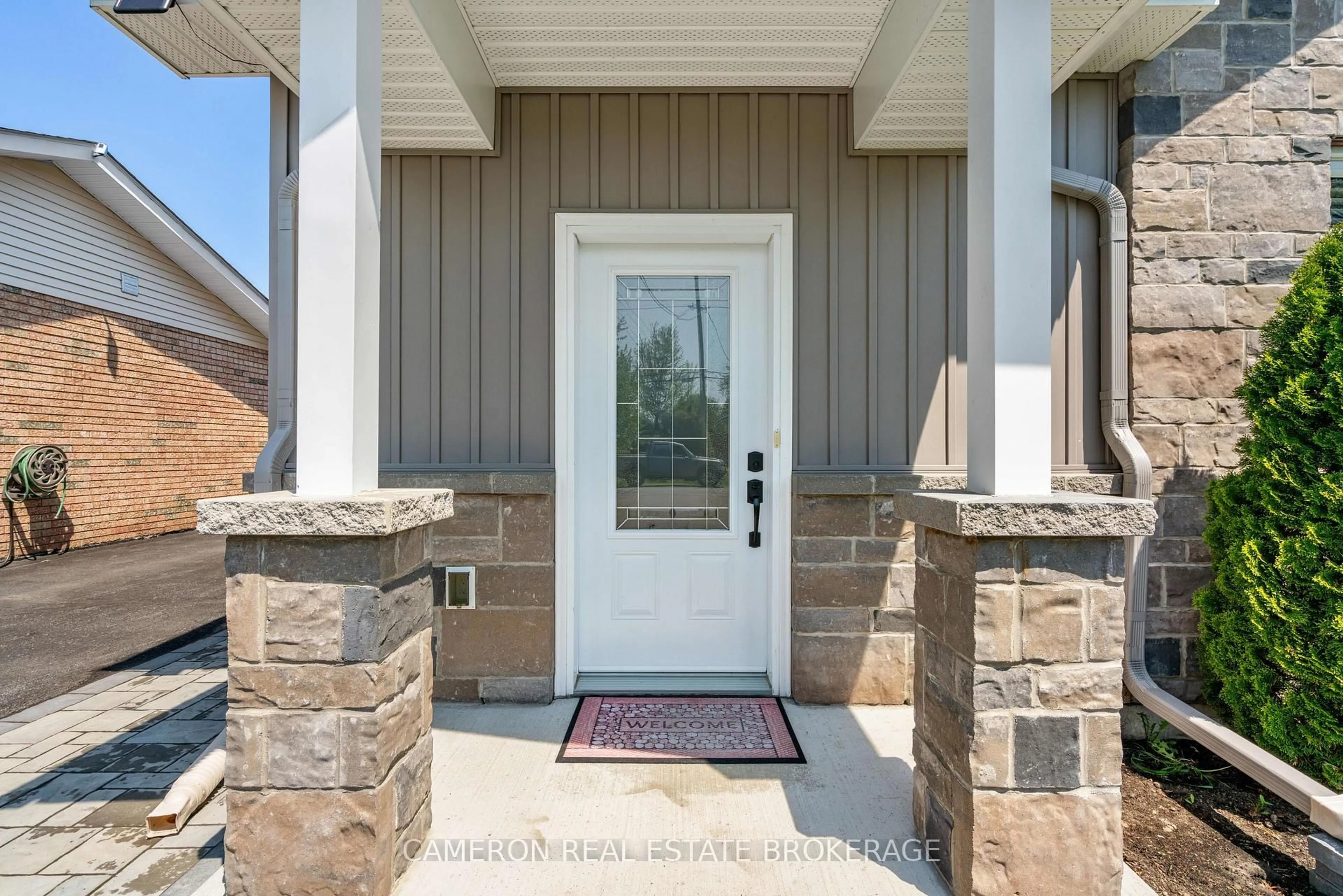 Indoor entryway for 5401A Woodlands Rd, South Stormont Ontario K0C 1M0