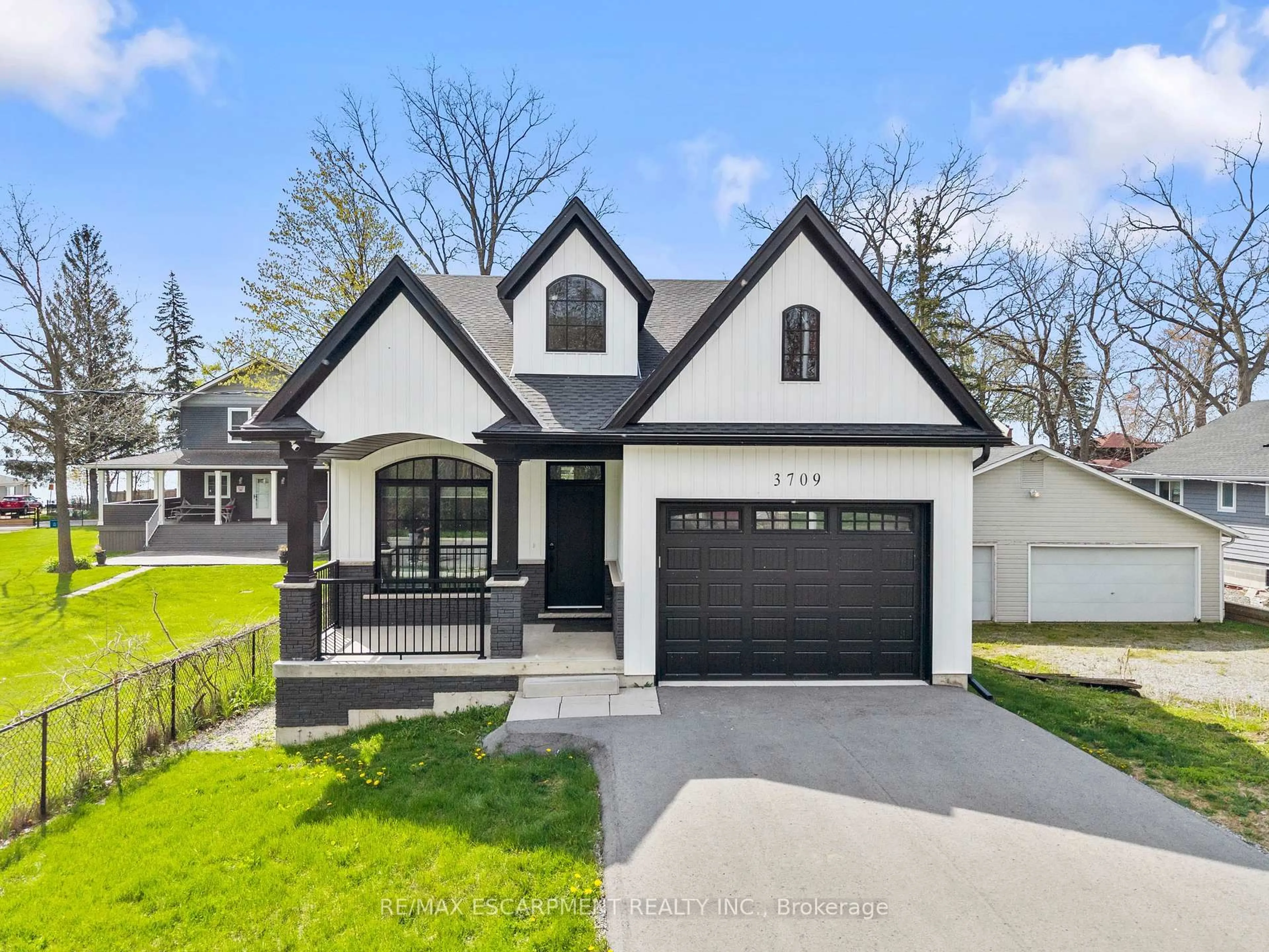 Home with brick exterior material, street for 3709 Ryan Ave, Fort Erie Ontario L0S 1B0