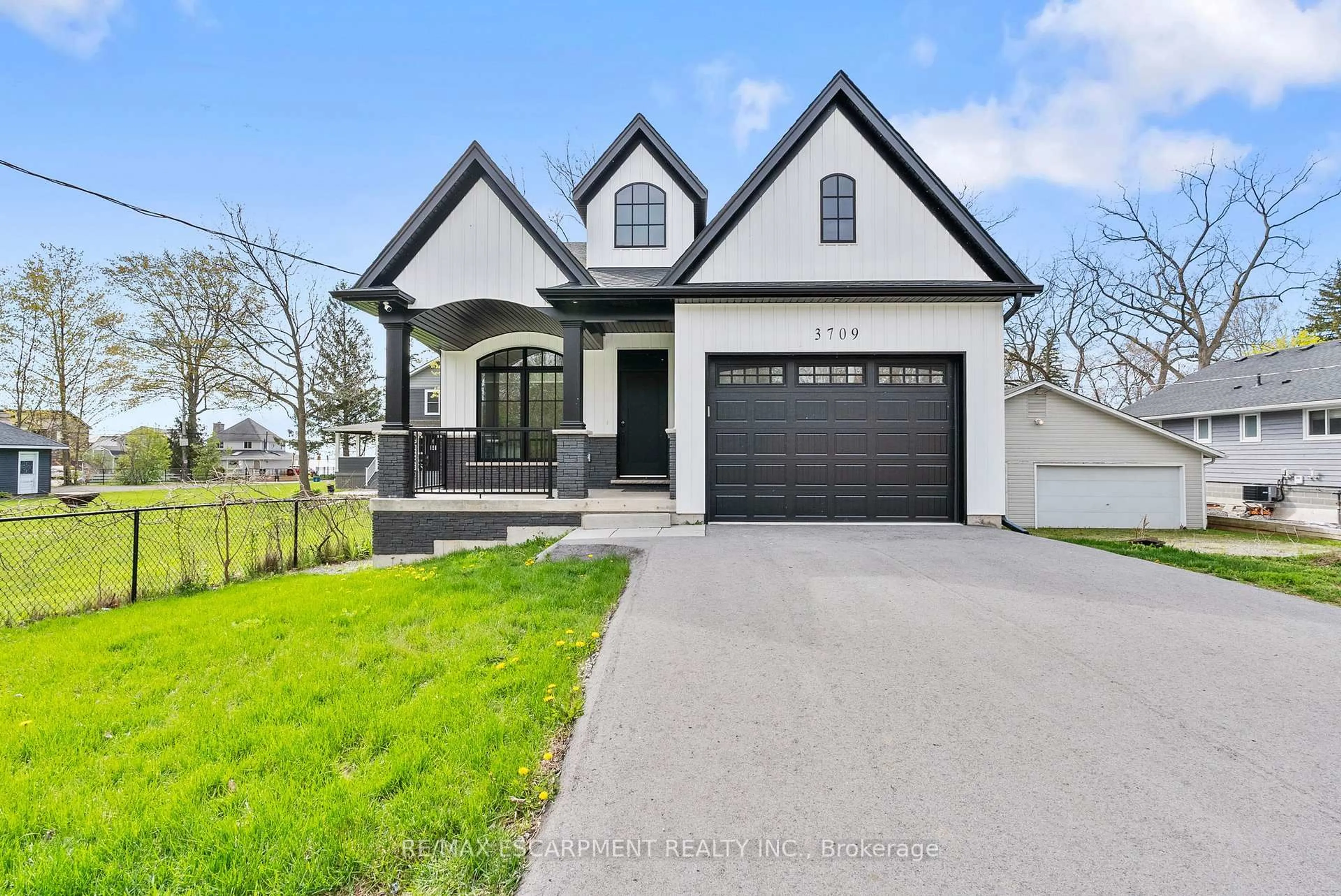 Home with brick exterior material, street for 3709 Ryan Ave, Fort Erie Ontario L0S 1B0
