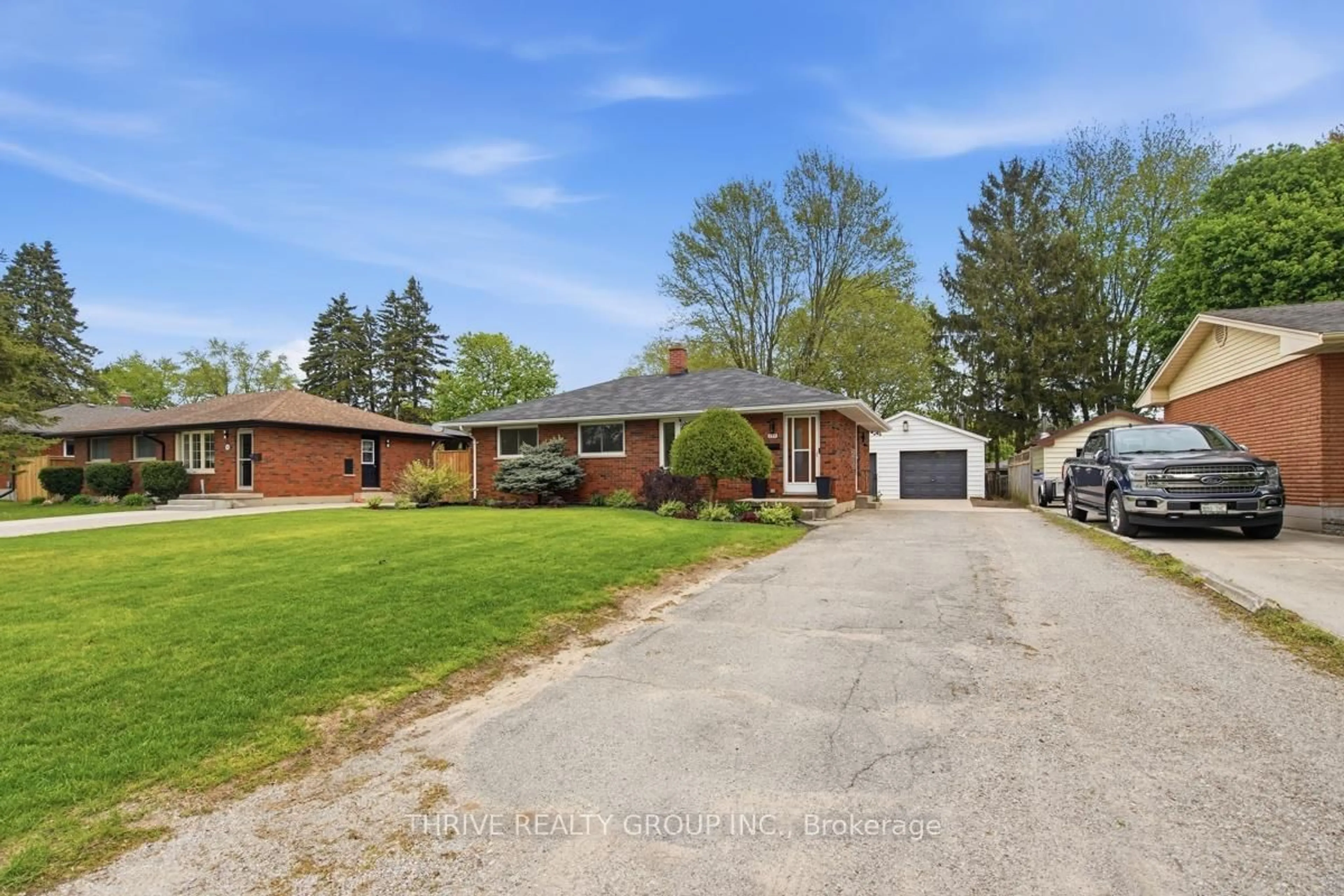 A pic from outside/outdoor area/front of a property/back of a property/a pic from drone, street for 329 STRATHROYAL Ave, Strathroy-Caradoc Ontario N7G 3G5