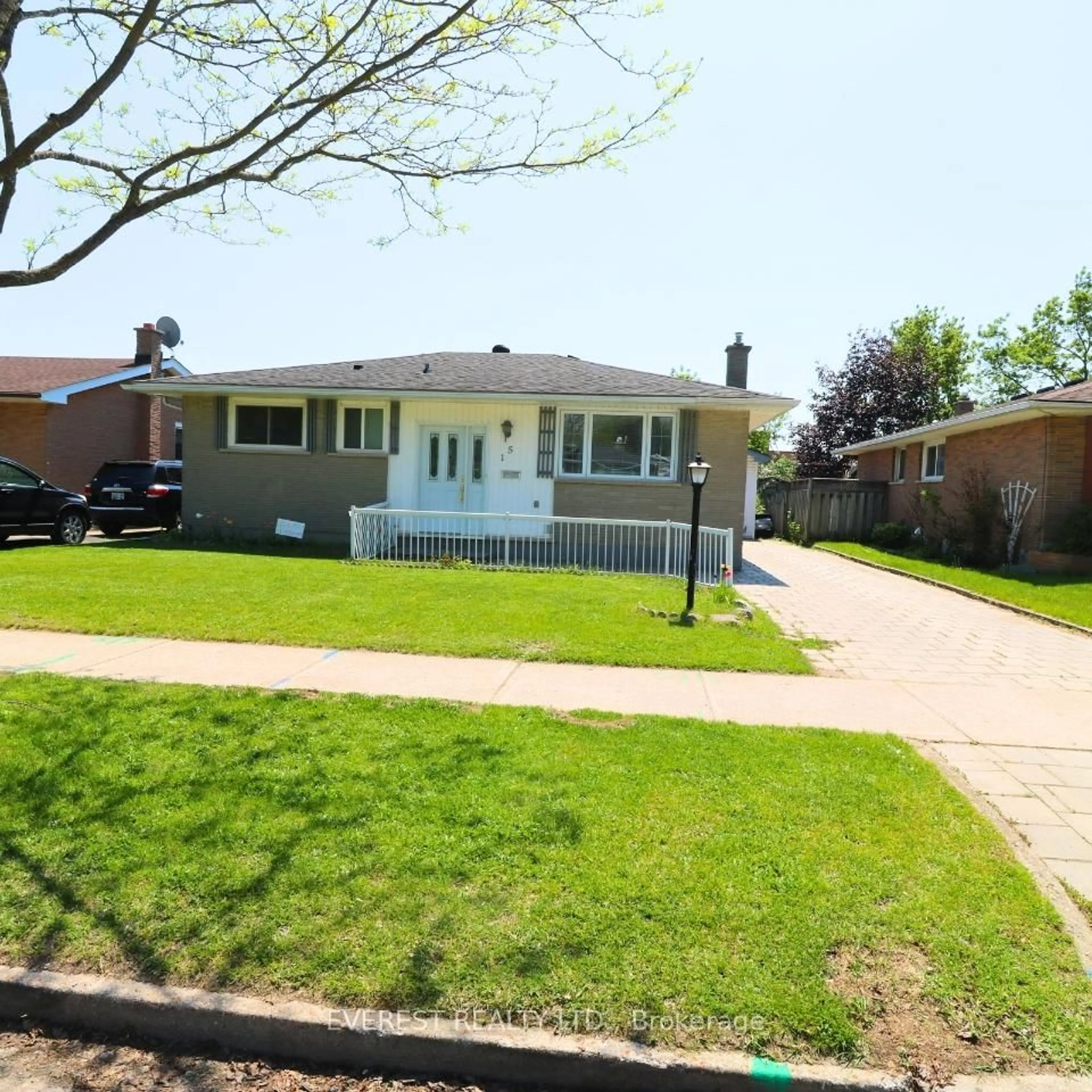 Home with vinyl exterior material, street for 15 OAKVILLE Ave, London East Ontario N5V 2R9