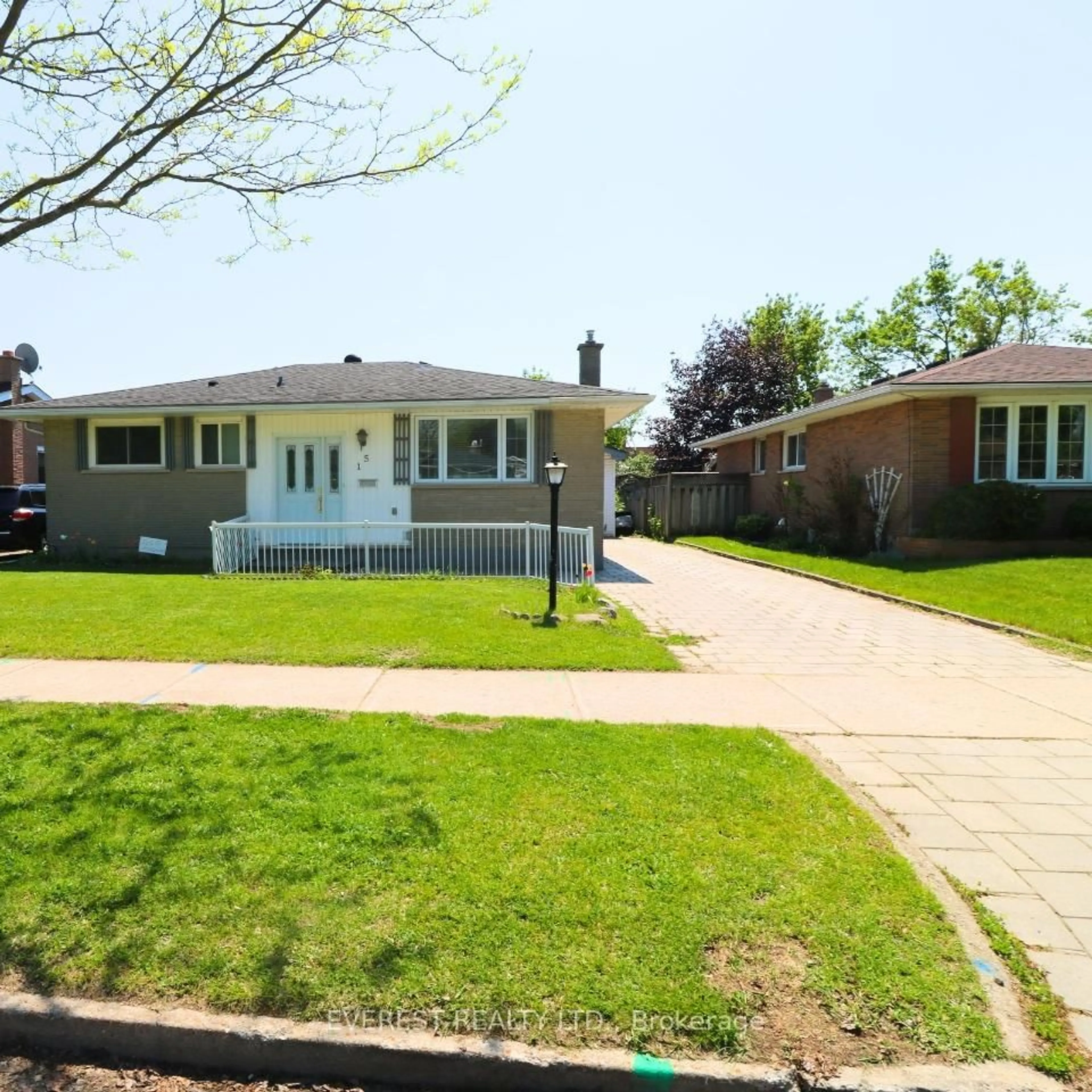 Unknown for 15 OAKVILLE Ave, London East Ontario N5V 2R9