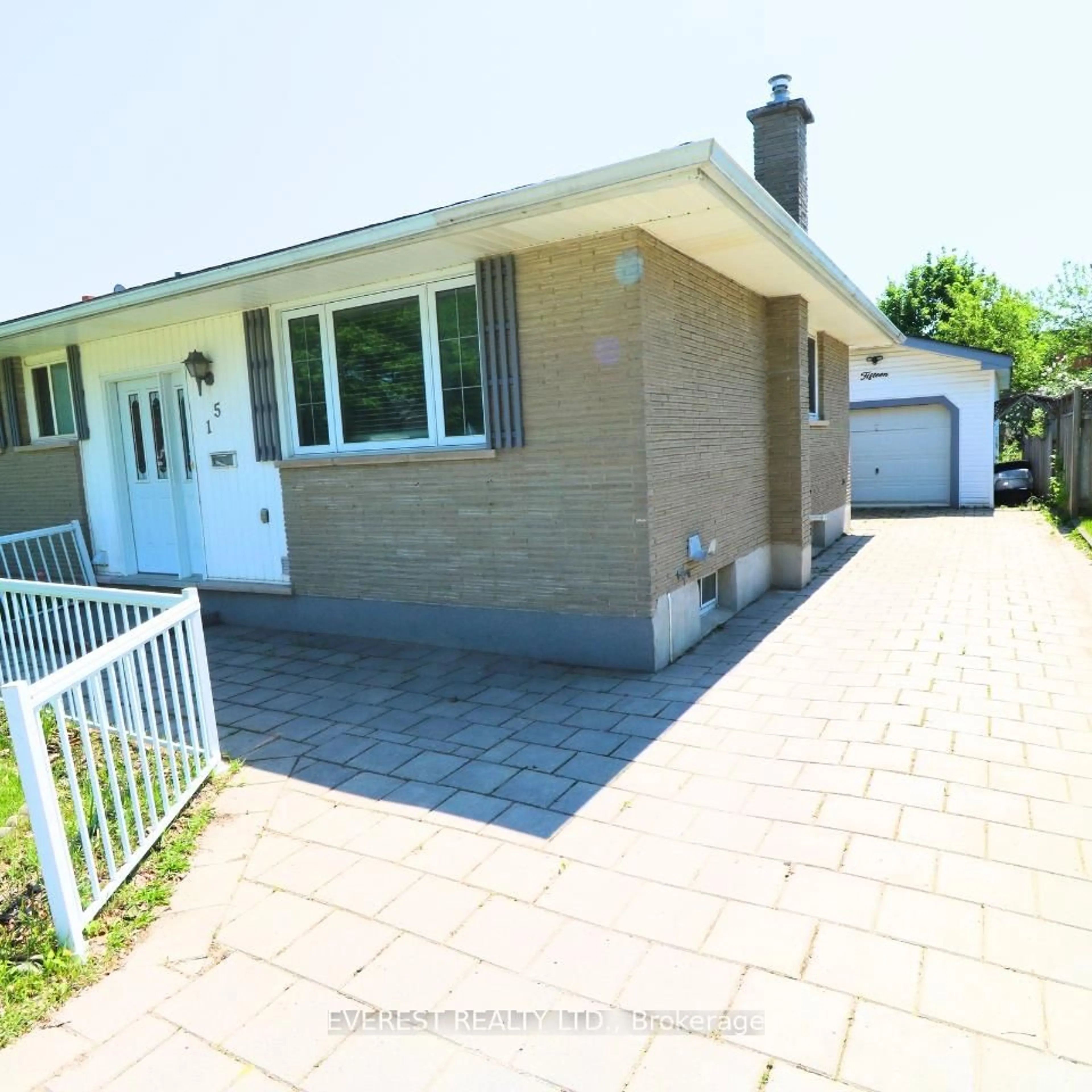 Unknown for 15 OAKVILLE Ave, London East Ontario N5V 2R9