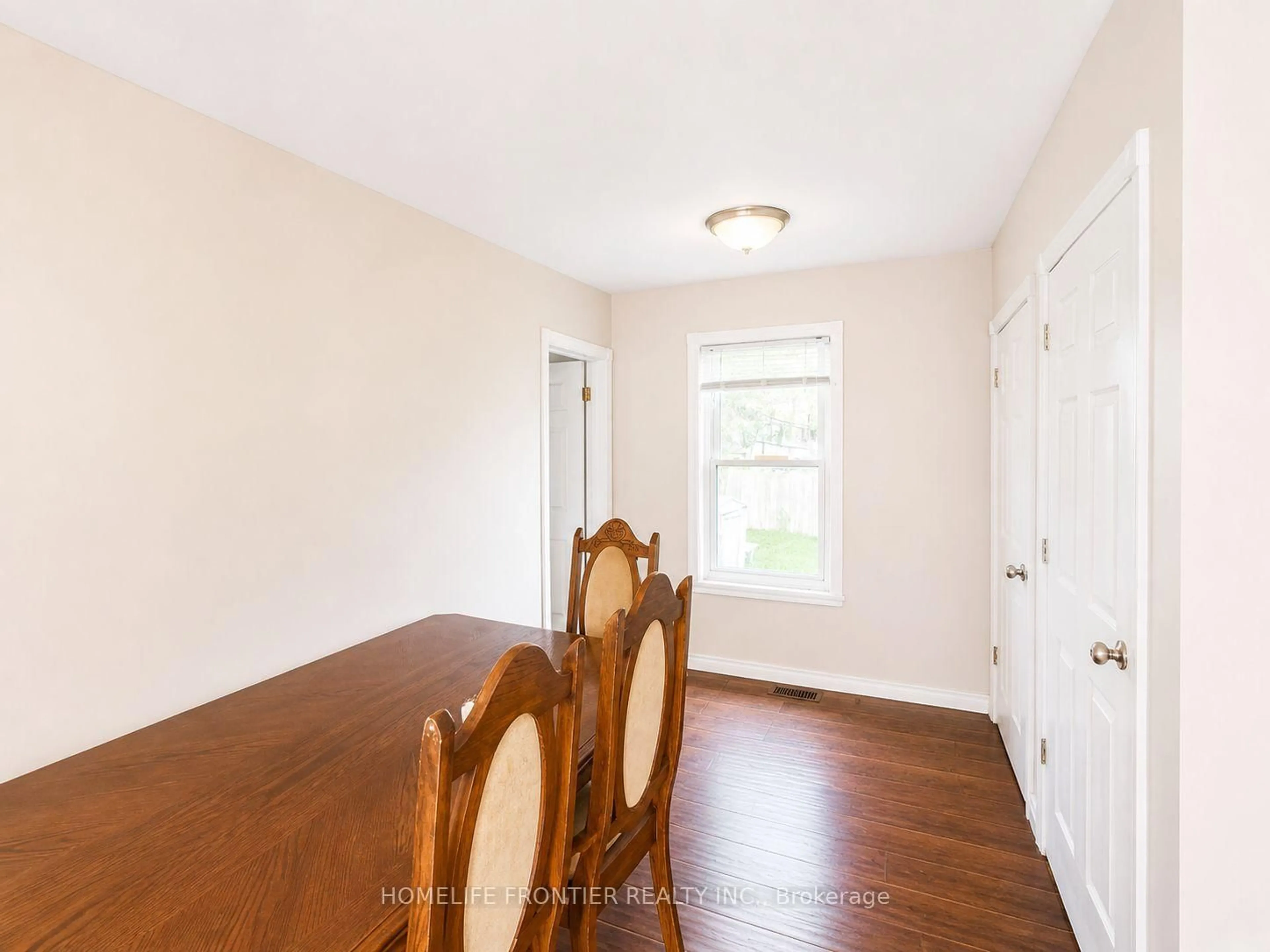 Dining room, wood/laminate floor for 110 St Julien St, London East Ontario N5Z 2M7