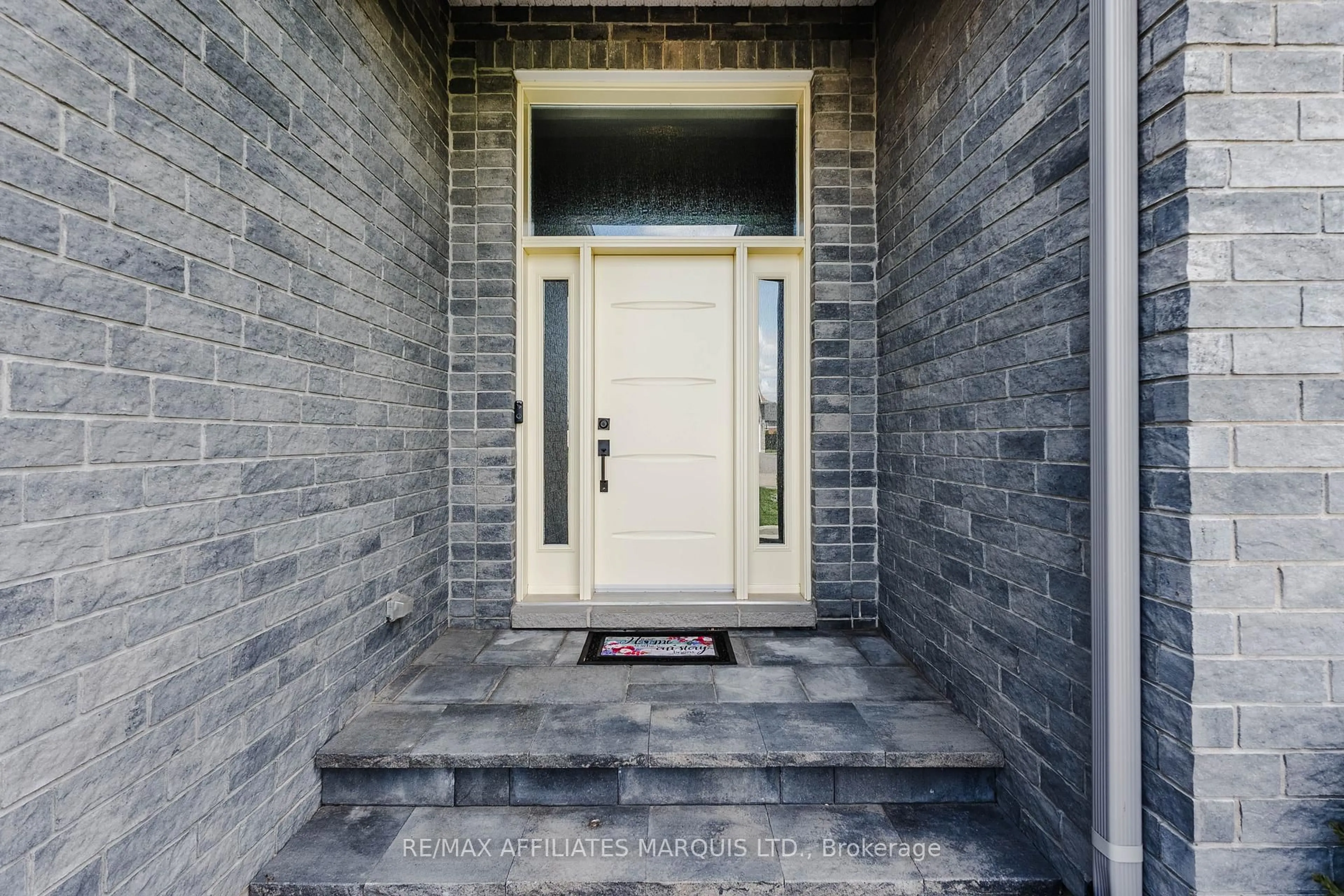 Indoor entryway for 22 Hilda St, South Stormont Ontario K0C 1P0