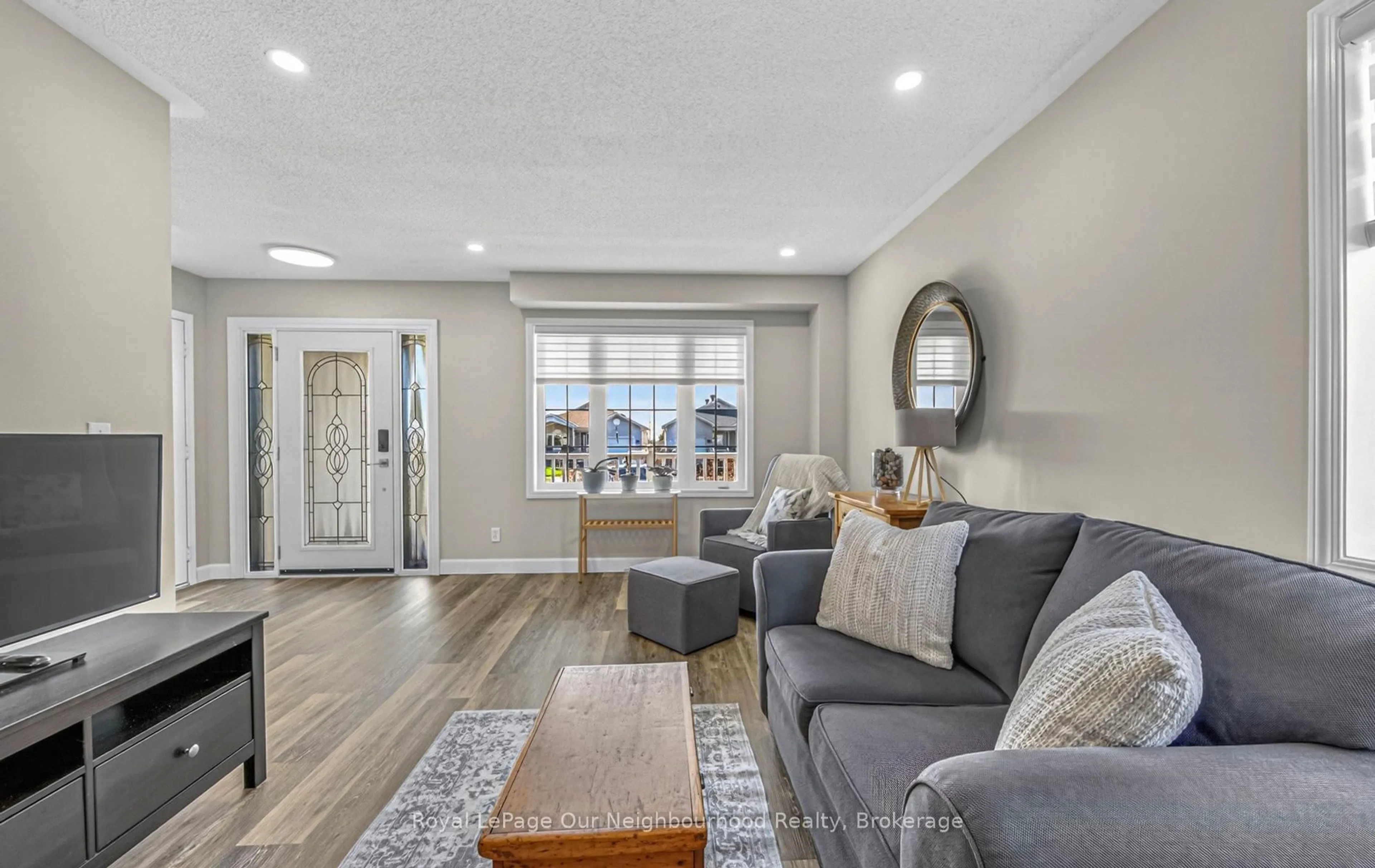 Living room with furniture, unknown for 28 Jarvis Dr, Port Hope Ontario L1A 4J8