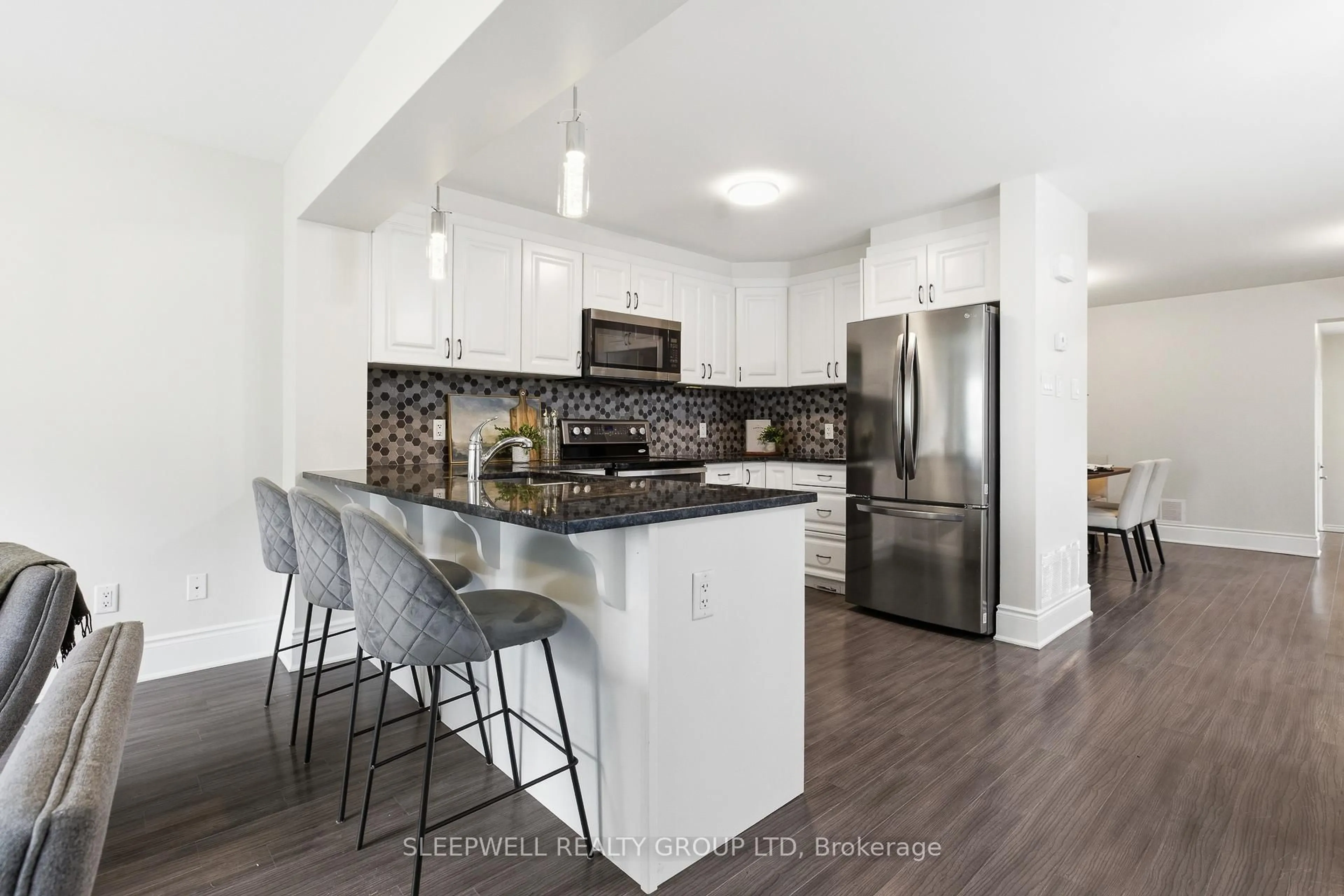 Open concept kitchen, unknown for 320 Lipizzaner St, Stittsville Ontario K2S 0X9